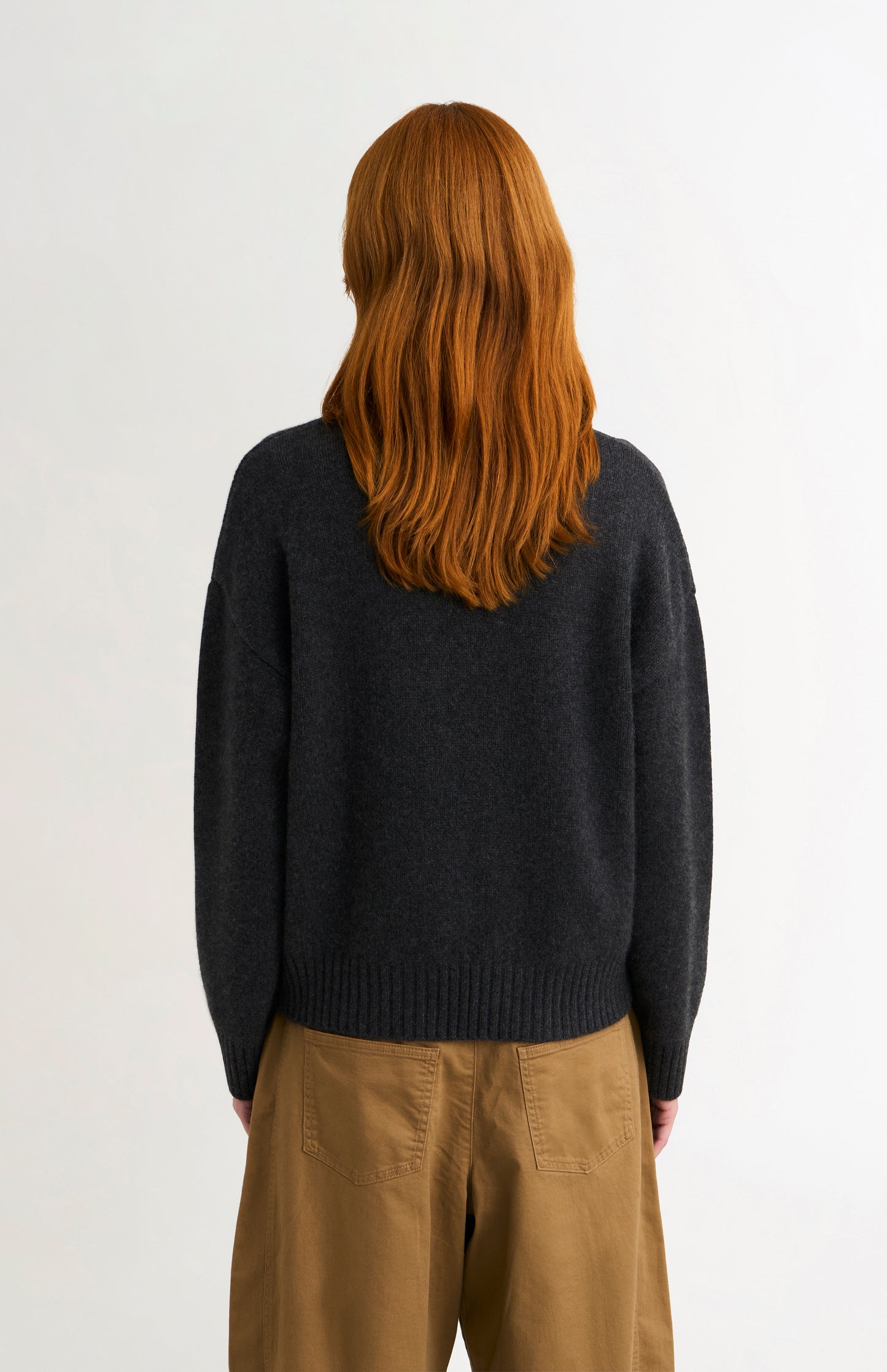 Women's Chunky Argyle Cashmere Cardigan in Charcoal And Red