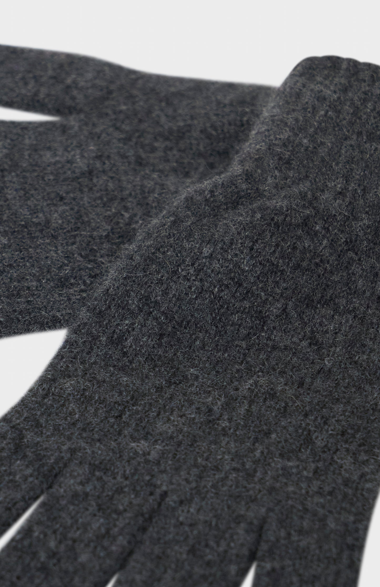Classic Cashmere Gloves In Charcoal