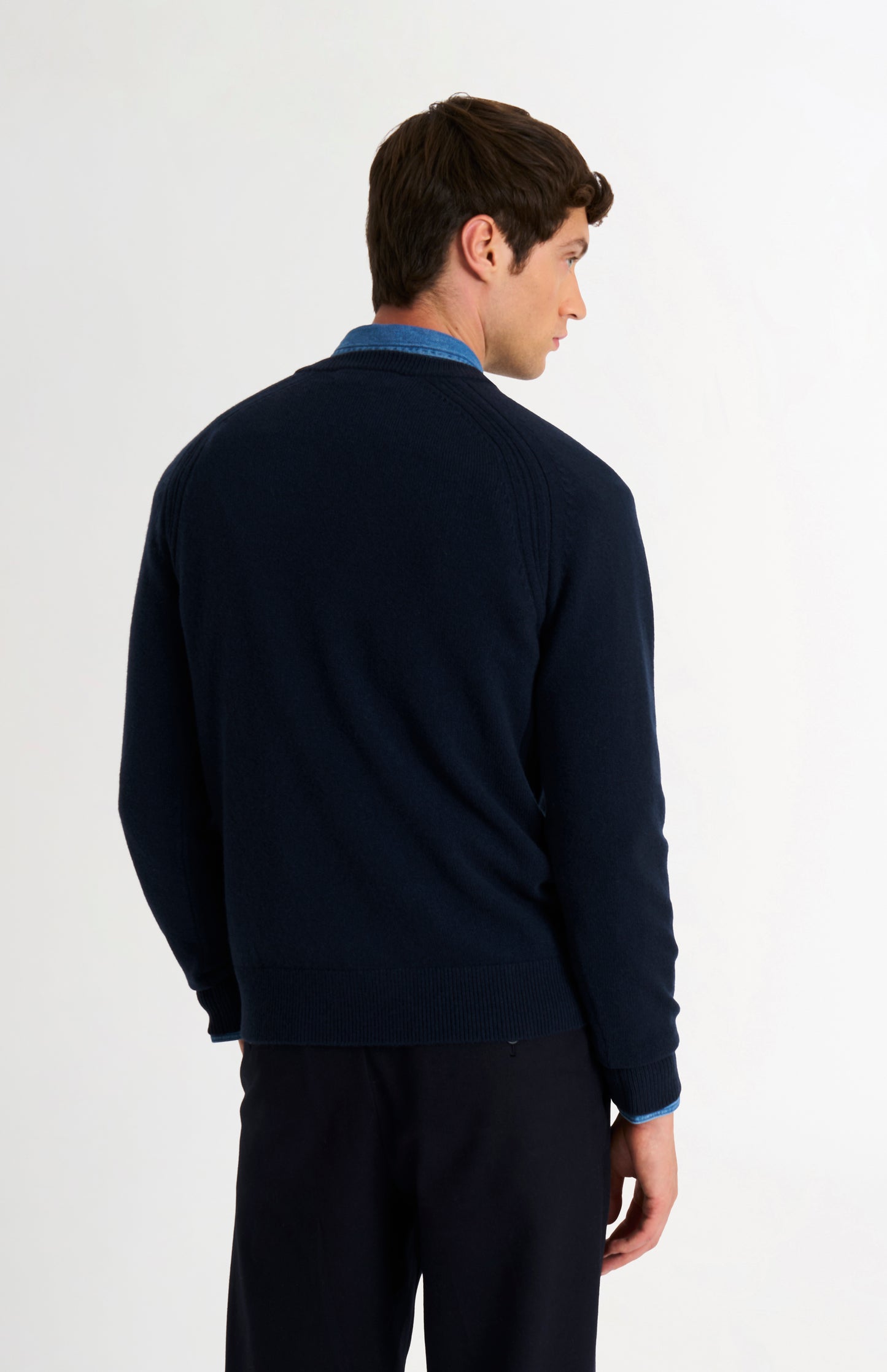 Men's Classic V-neck Supersoft Lambswool Jumper In Navy Blue