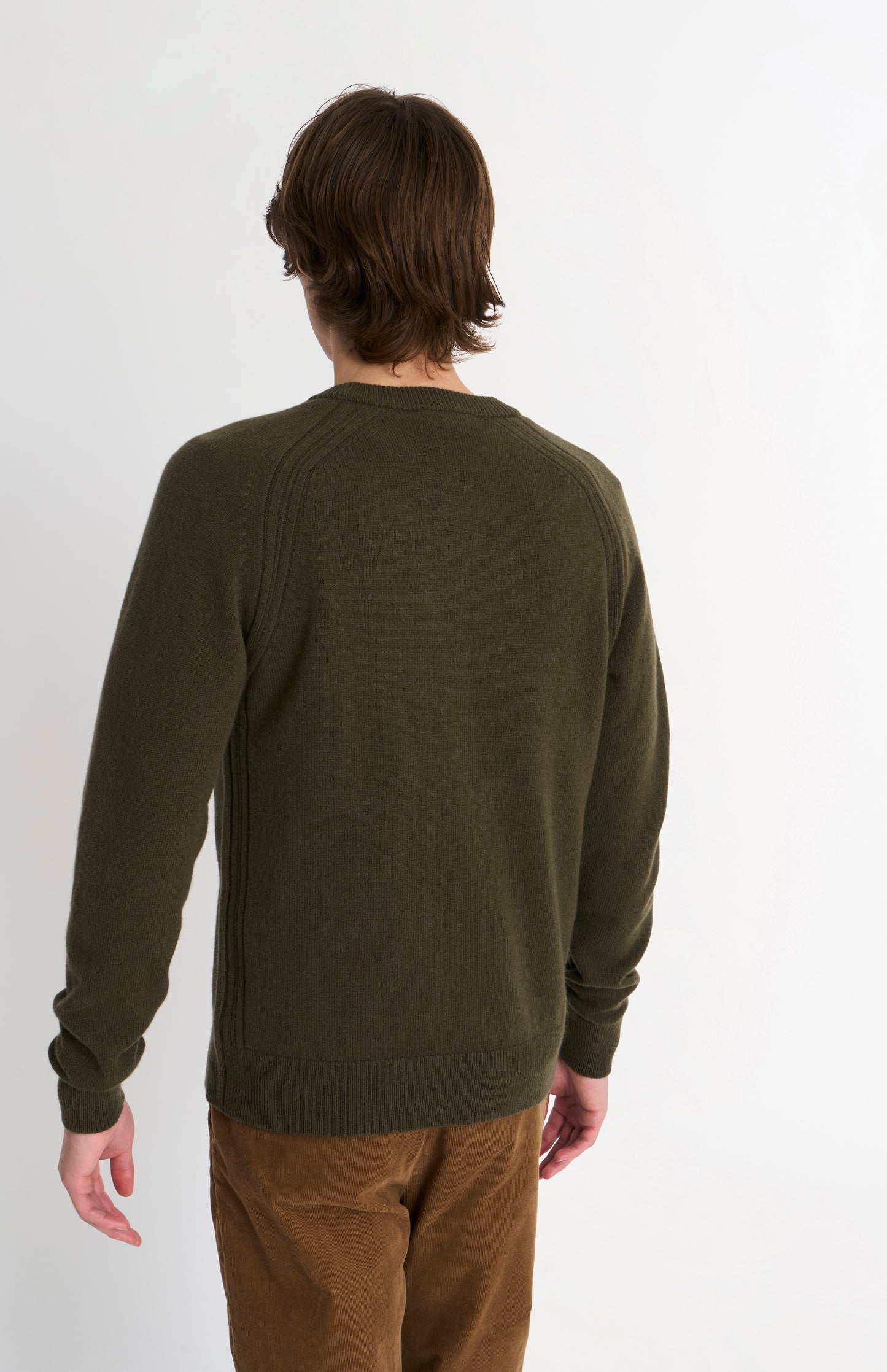 Men's Classic Crew Neck Supersoft Lambswool Jumper In Dark Olive