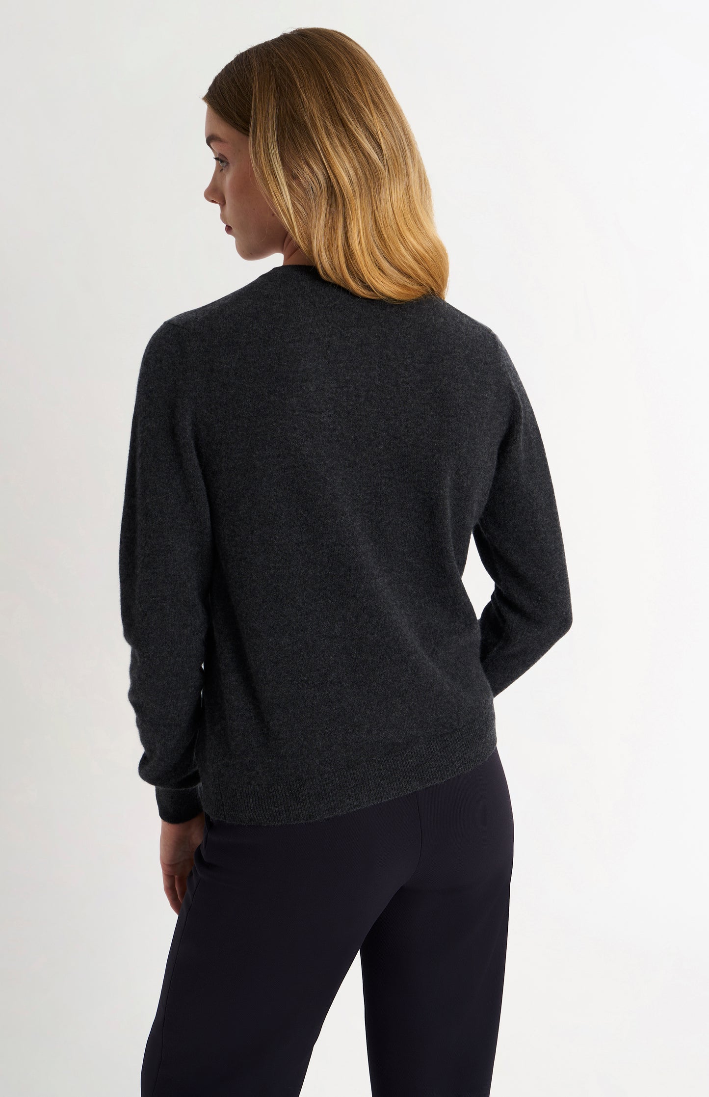Women's Classic Crew Neck Cashmere Cardigan In Charcoal Melange