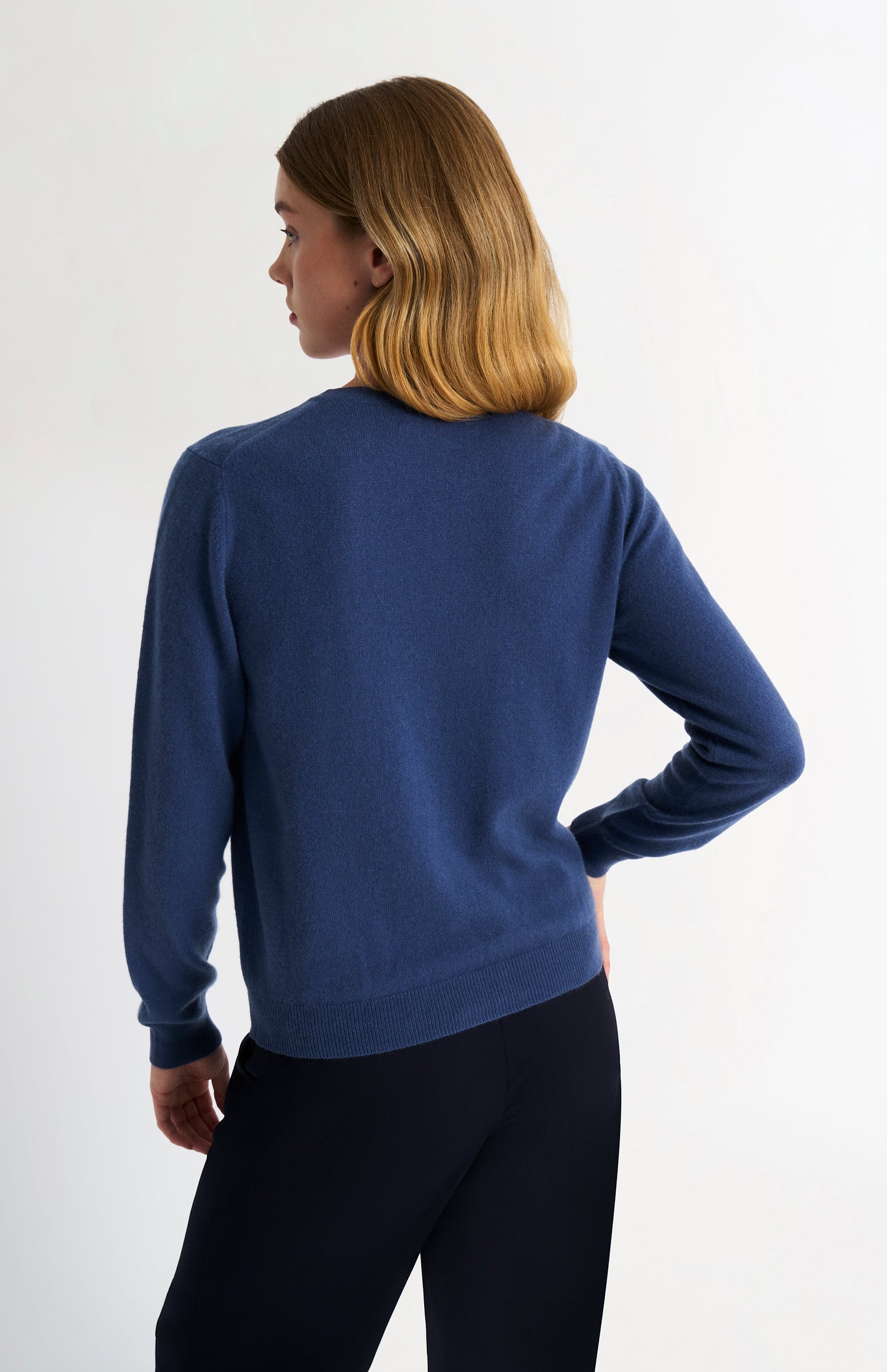 Women's Classic Crew Neck Cashmere Cardigan In Blue