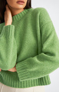 Pringle Women's Cropped Round Neck Cosy Cashmere Jumper In Wood Sage showing sleeve detail