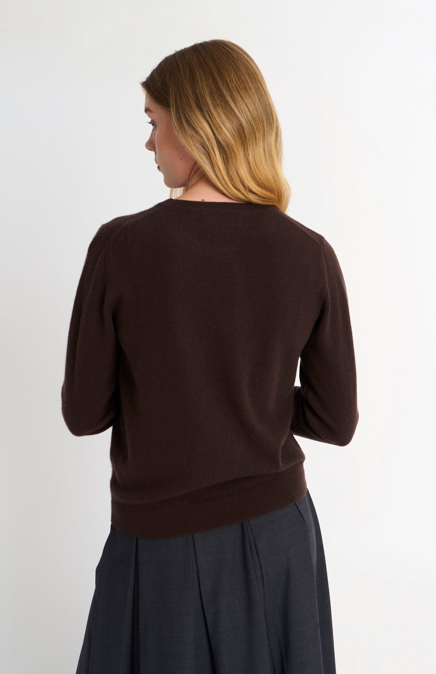 Women's Classic Crew Neck Cashmere Jumper In Dark Brown