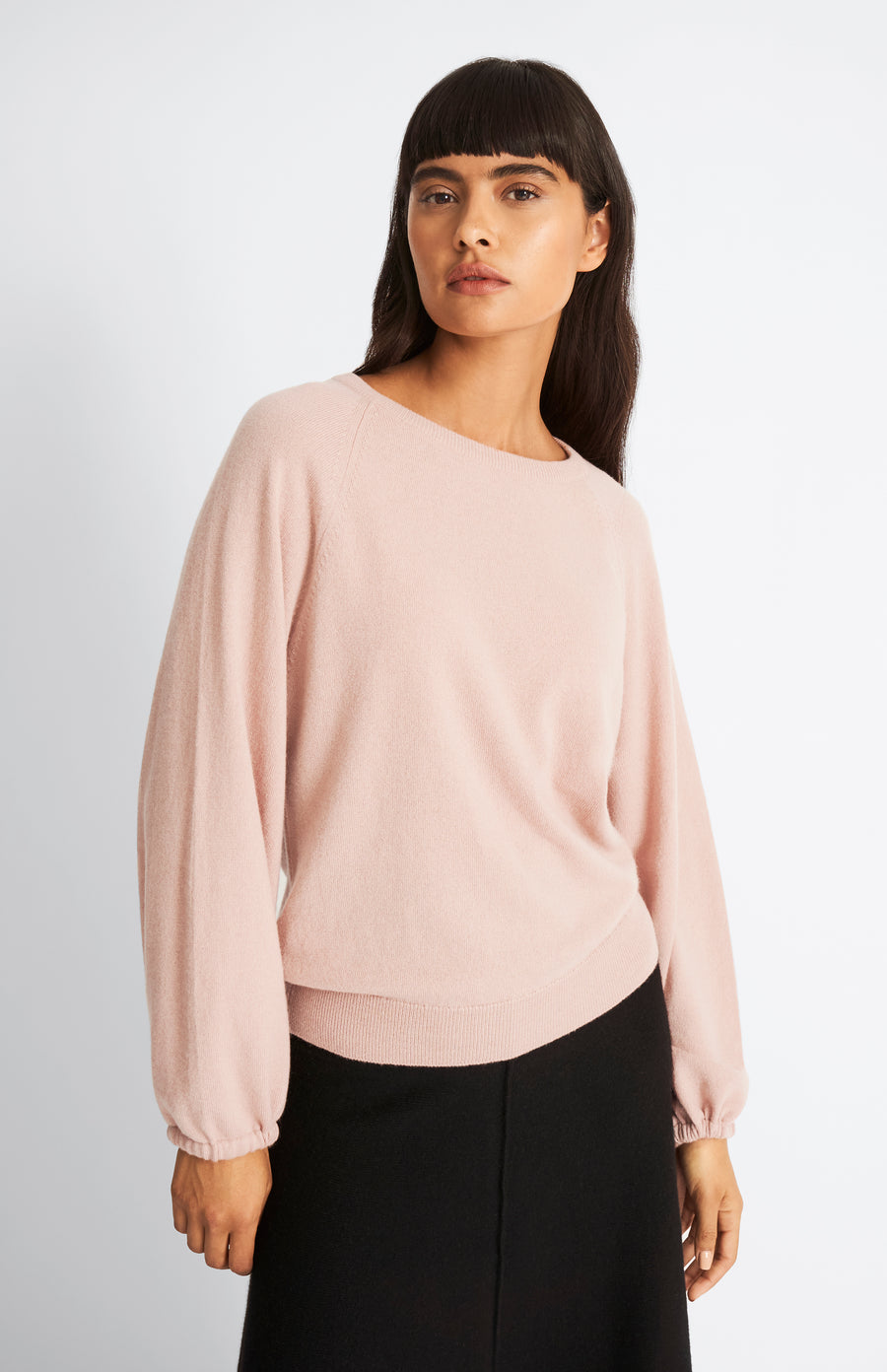 Pringle Women's Lightweight Round Neck Cashmere Jumper in Dusty Pink on model