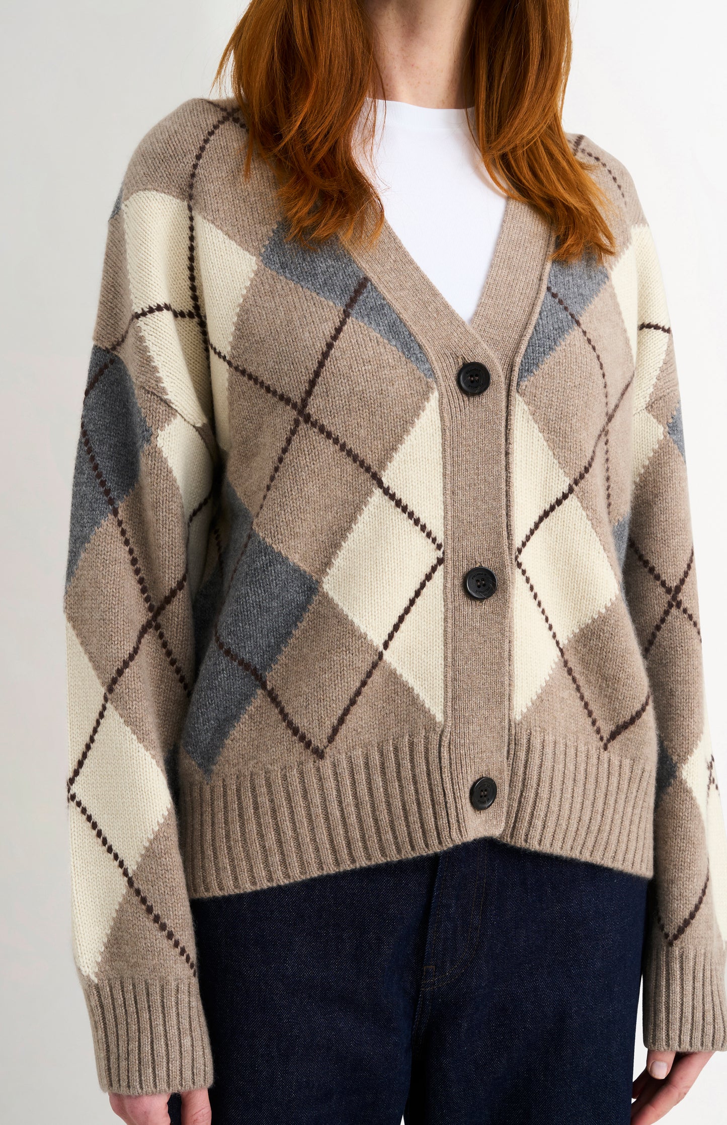 Women's Chunky All Over Argyle Cashmere Cardigan in Mushoom & Grey