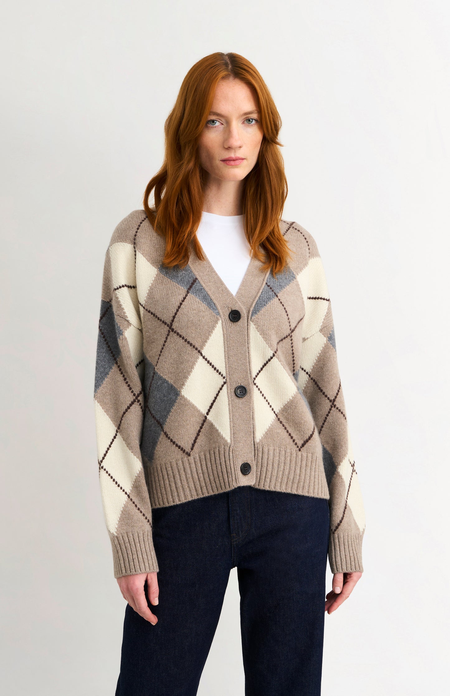 Women's Chunky All Over Argyle Cashmere Cardigan in Mushoom & Grey
