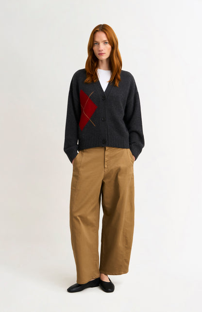 Women's Chunky Argyle Cashmere Cardigan in Charcoal And Red