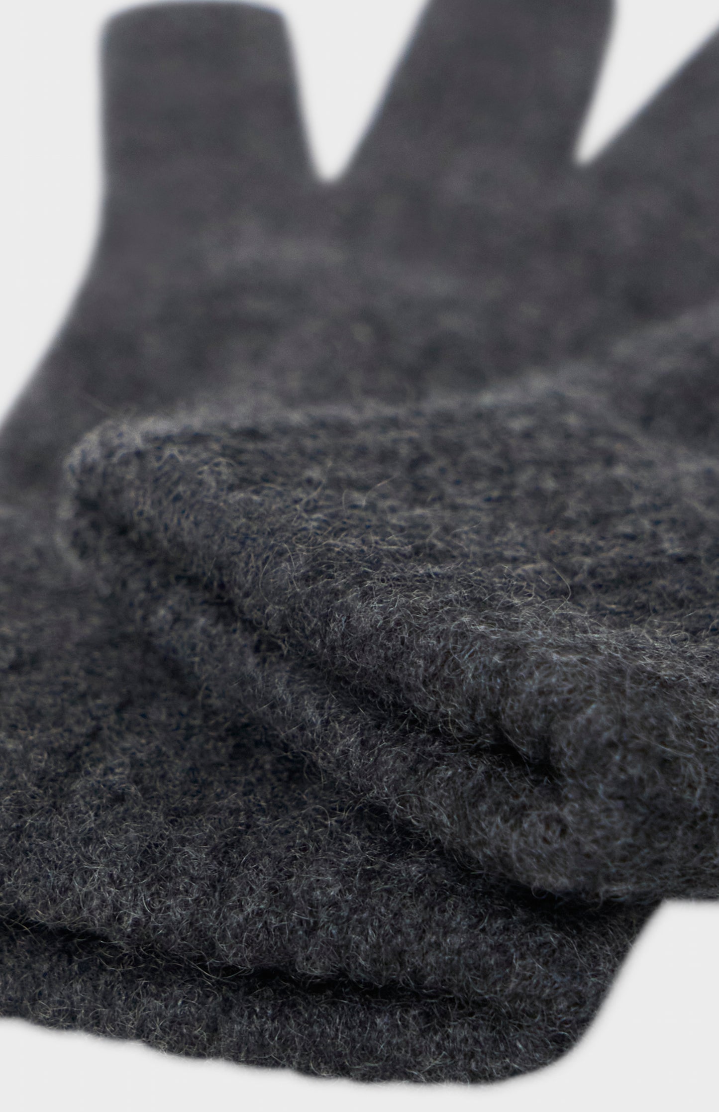 Classic Cashmere Gloves In Charcoal