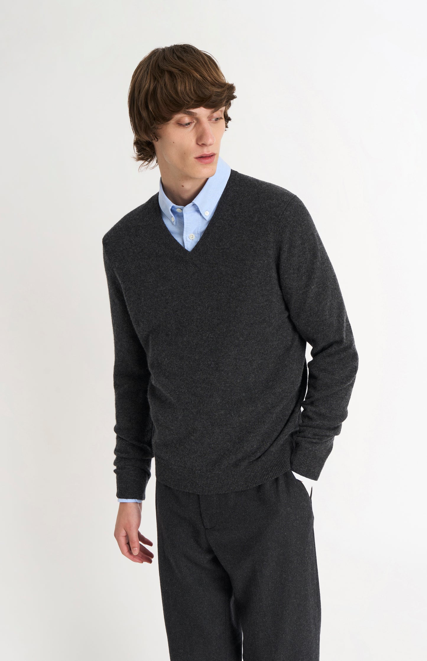 Men's Classic V-neck Cashmere Jumper In Charcoal Melange