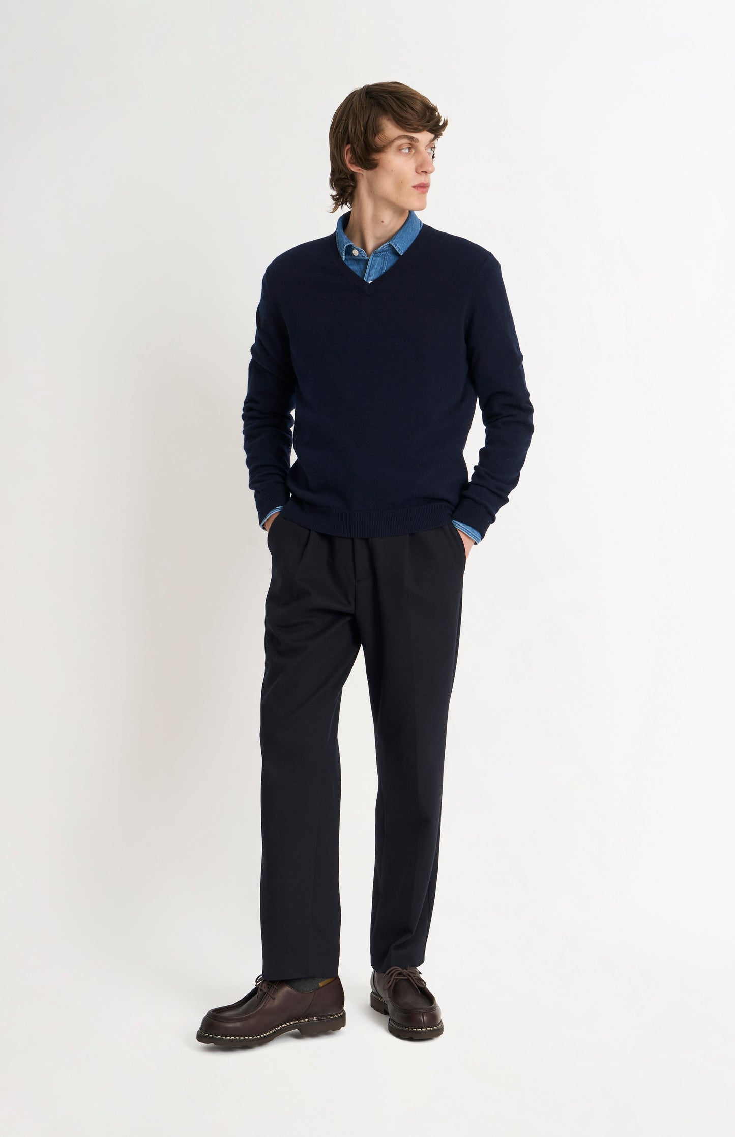 Men's Classic V-neck Cashmere Jumper In Navy Blue