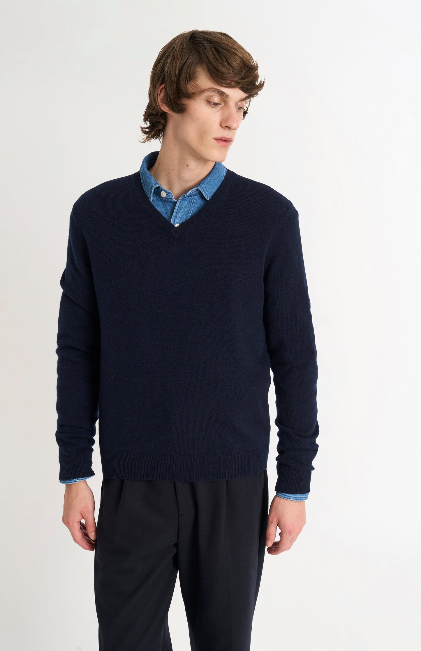 Men's Classic V-neck Cashmere Jumper In Navy Blue