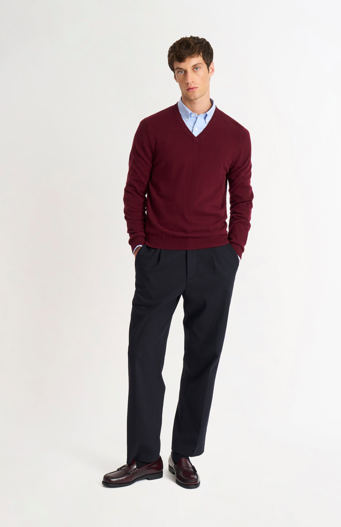 Men's Classic V-neck Cashmere Jumper In Burgundy