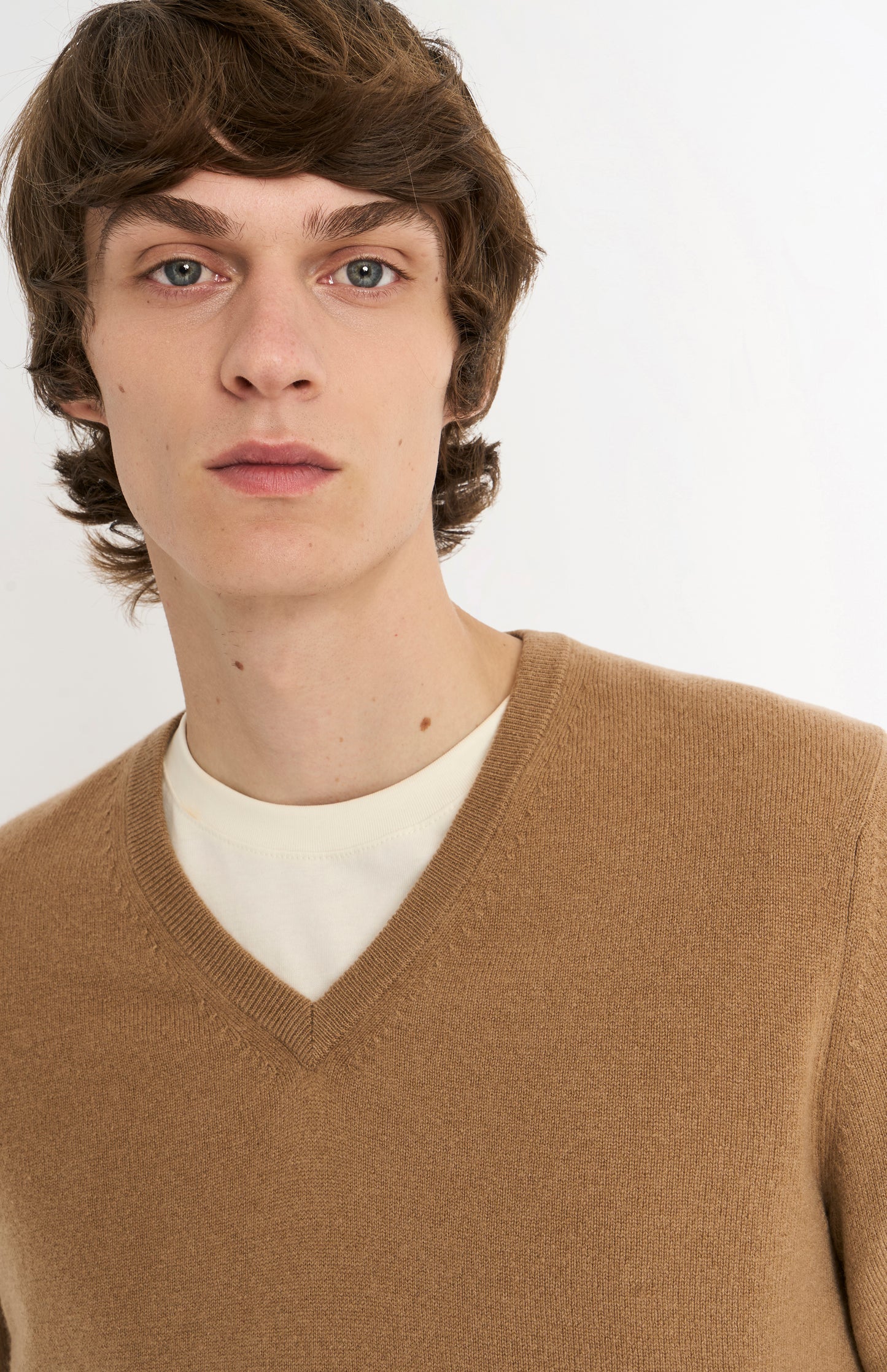 Men's Classic V-neck Cashmere Jumper In Camel
