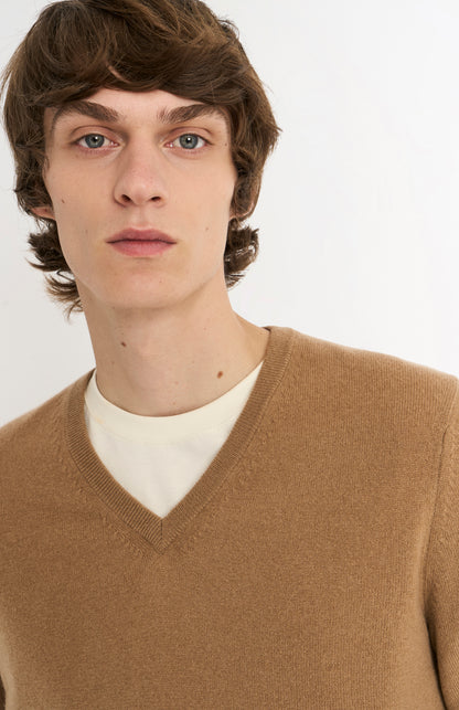 Men's Classic V-neck Cashmere Jumper In Camel