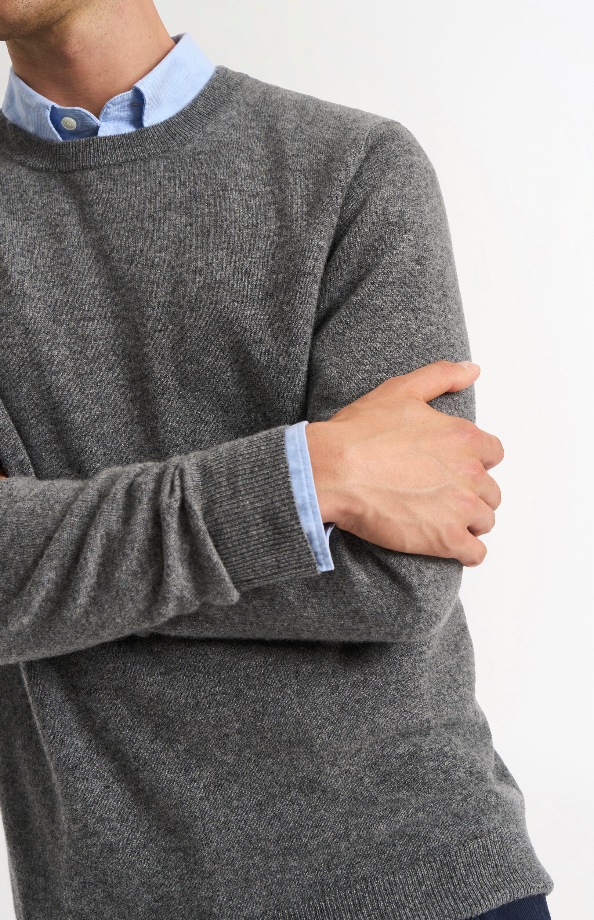 Pringle Men’s Cashmere Crew Neck Jumper In Light Grey Melange neck detail