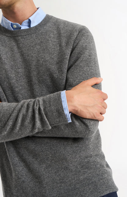 Pringle Men’s Cashmere Crew Neck Jumper In Light Grey Melange neck detail