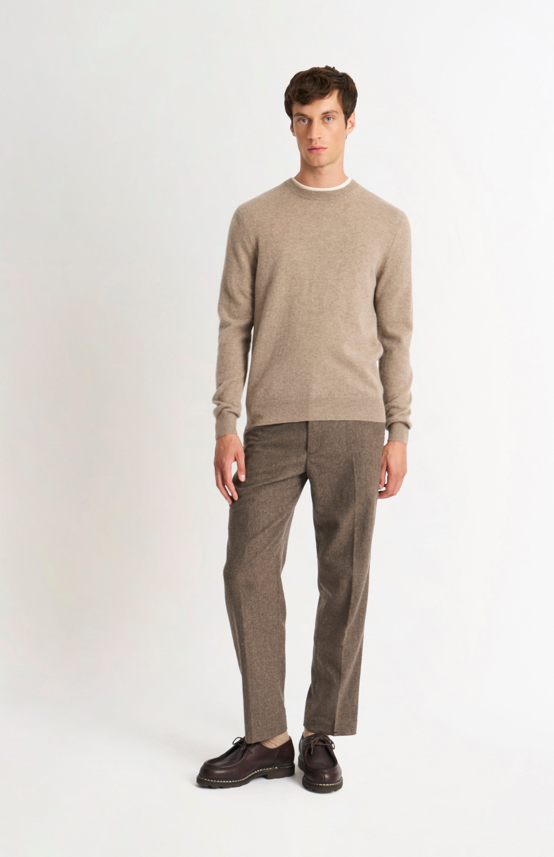 Pringle of Scotland Men’s Cashmere Crew Neck Jumper In Mushroom on model full length