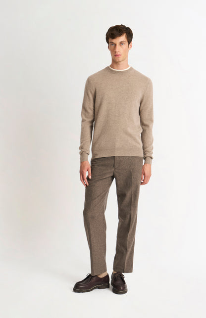 Pringle of Scotland Men’s Cashmere Crew Neck Jumper In Mushroom on model full length