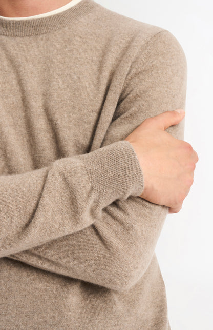 Pringle of Scotland Men’s Cashmere Crew Neck Jumper In Mushroom neck detail