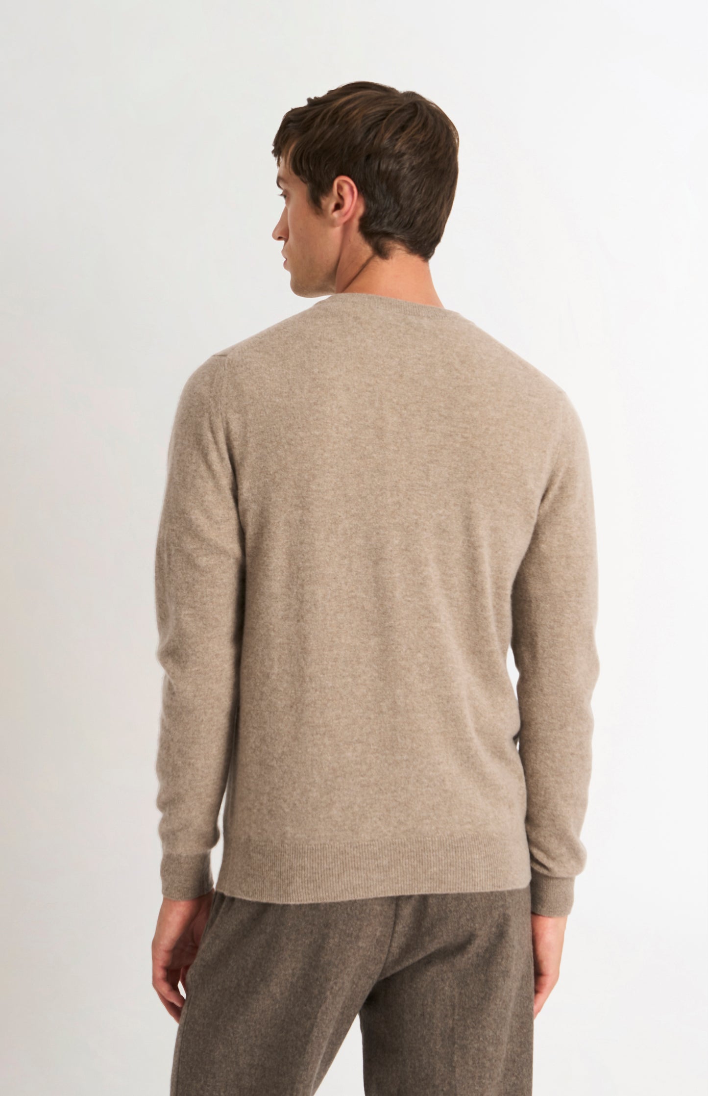 Pringle of Scotland Men’s Cashmere Crew Neck Jumper In Mushroom rear view