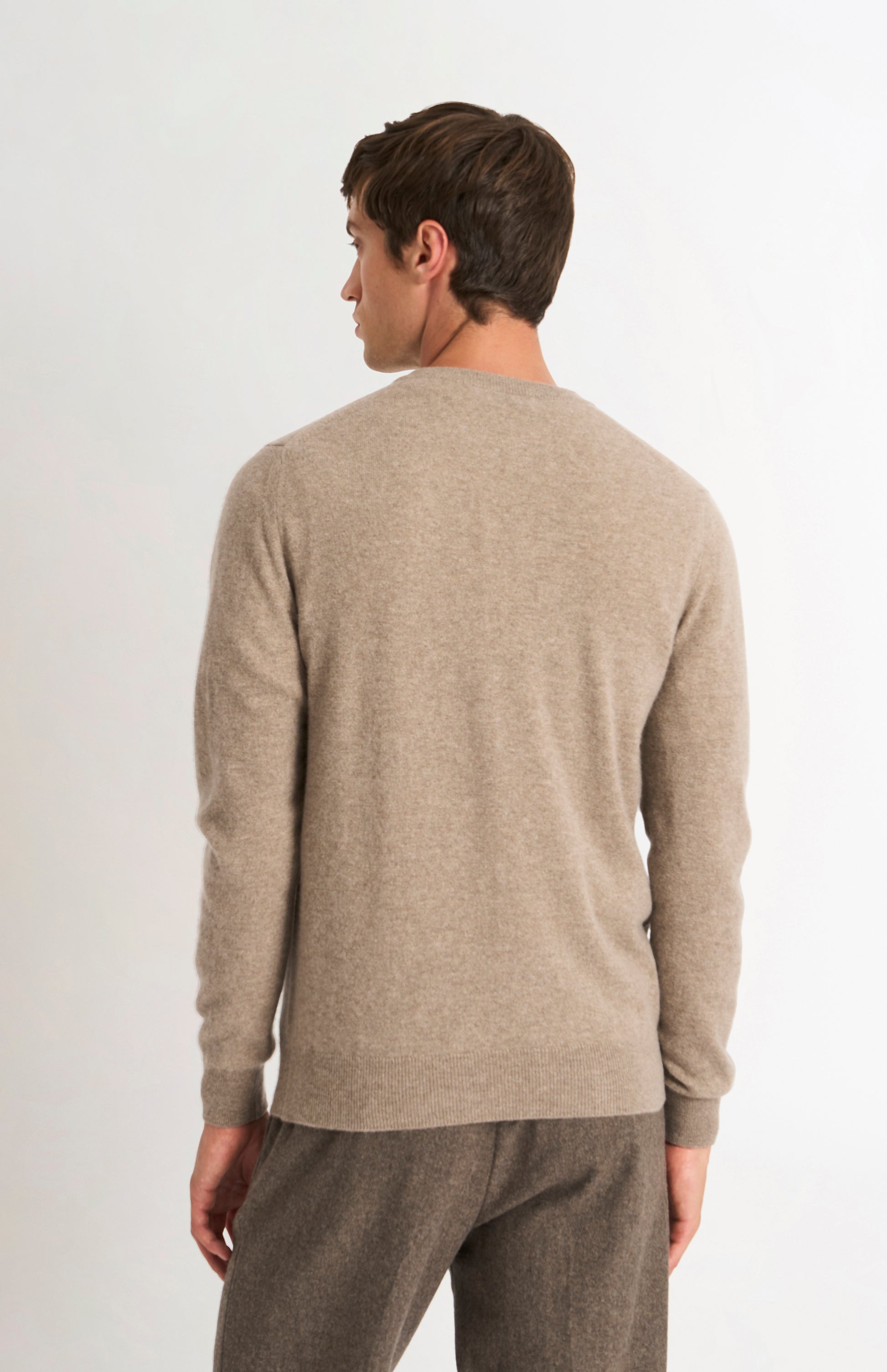 Pringle of Scotland Men’s Cashmere Crew Neck Jumper In Mushroom rear view