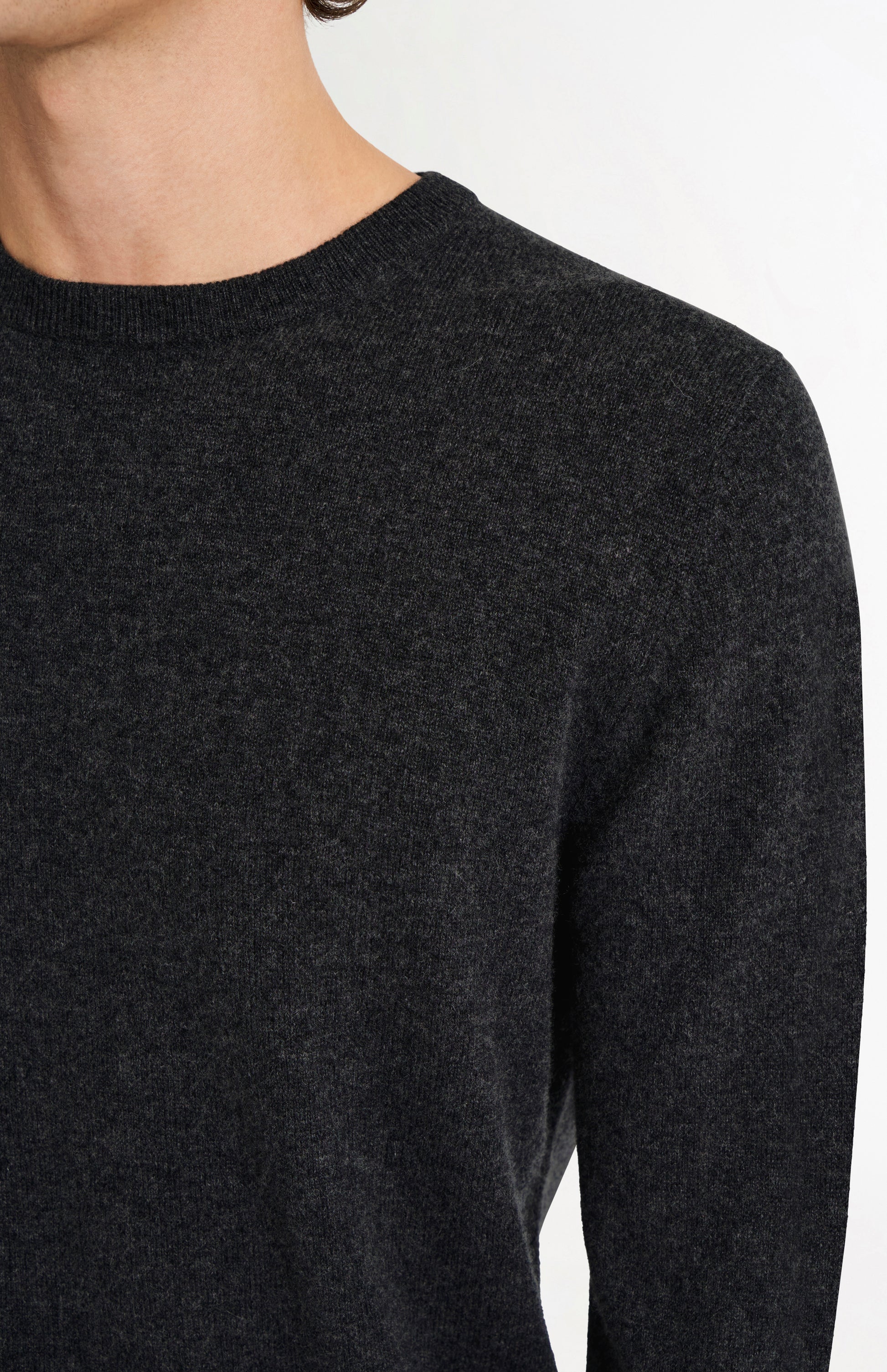 Pringle Men's Classic Round Neck Cashmere Jumper In Charcoal neck detail