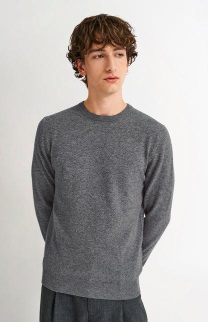 Pringle Men's Classic Round Neck Cashmere Jumper In Grey Melange on model