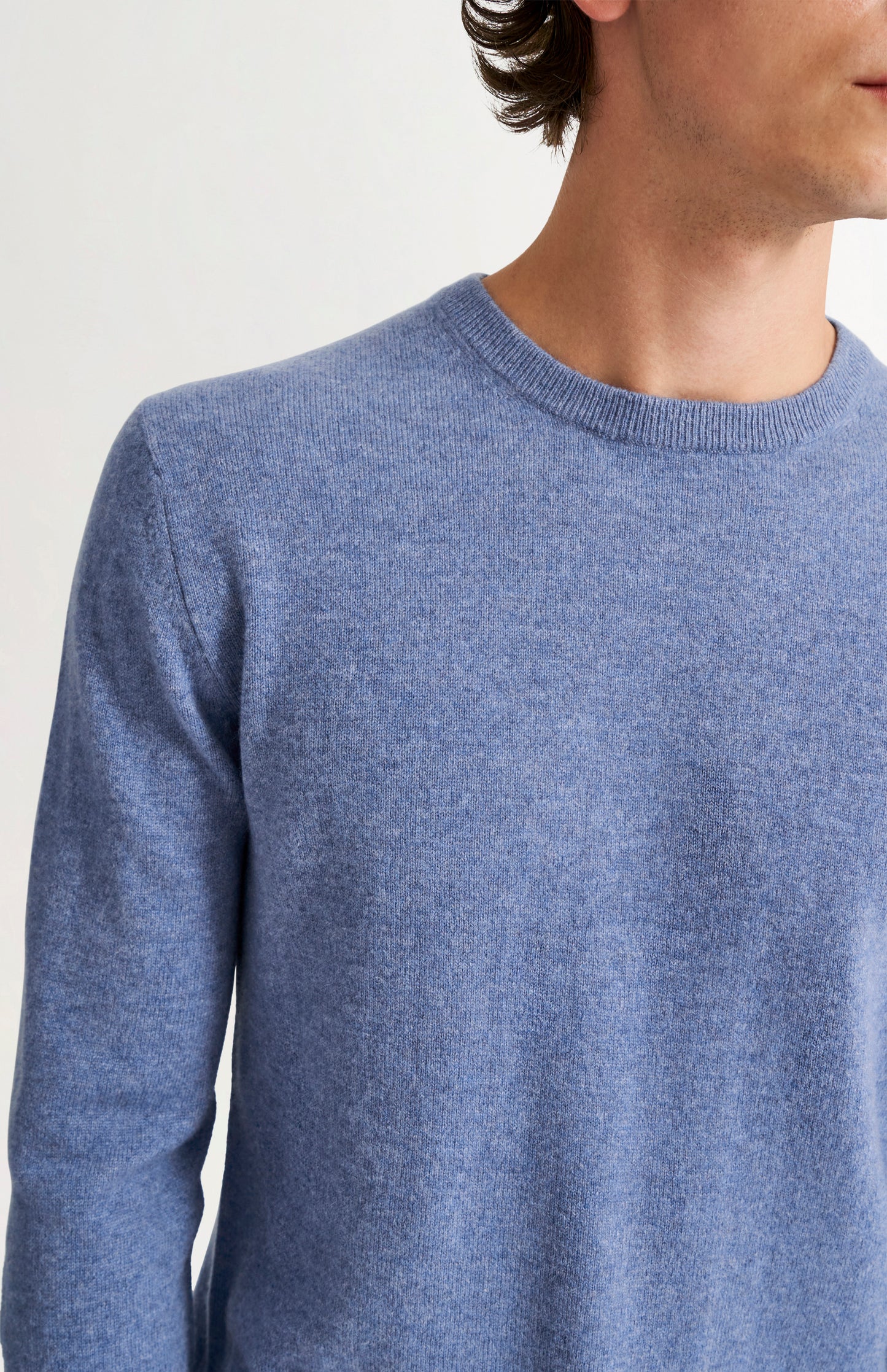 Pringle Men's Classic Round Neck Cashmere Jumper In Blue Melange neck detail