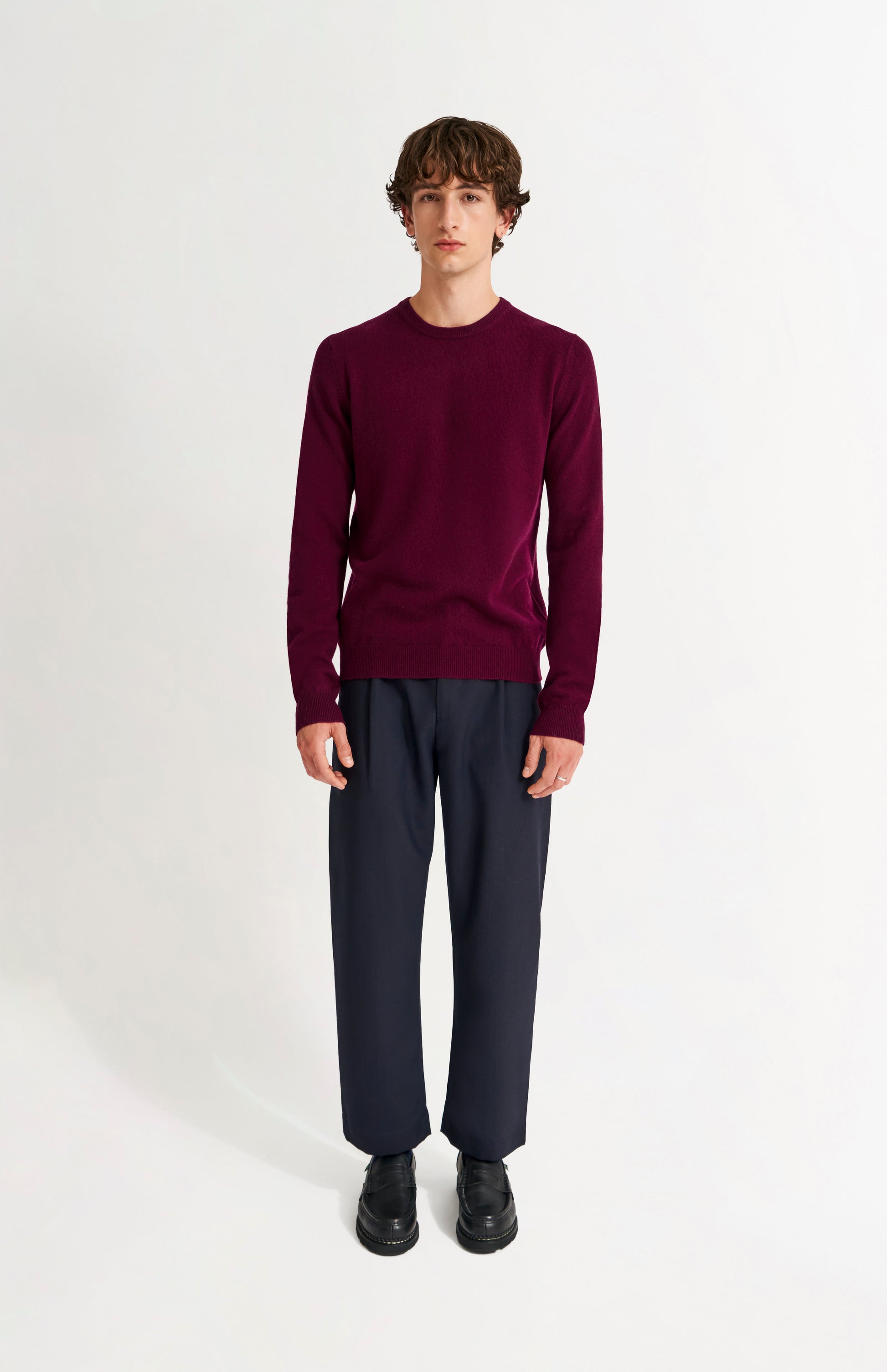 Pringle Men's Classic Round Neck Cashmere Jumper In Burgundy on model full length