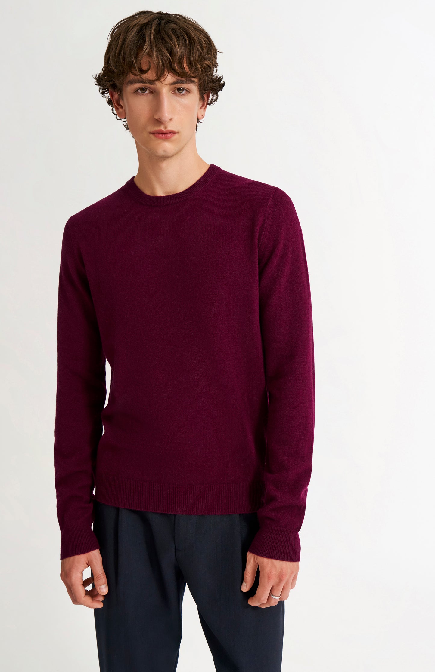 Pringle Men's Classic Round Neck Cashmere Jumper In Burgundy on model