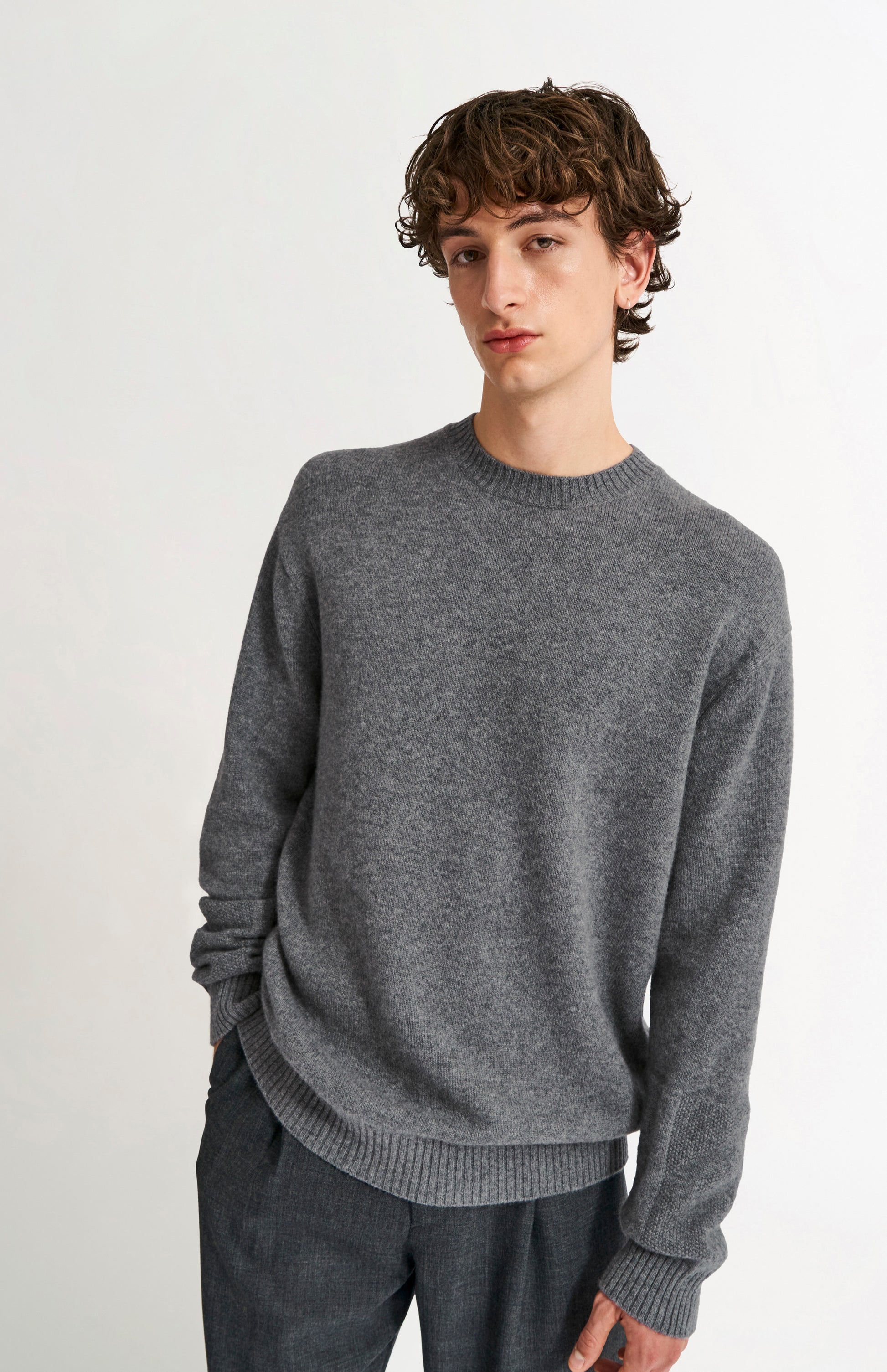 Pringle of Scotland Men's Round Neck Cashmere Jumper In Grey Melange on model