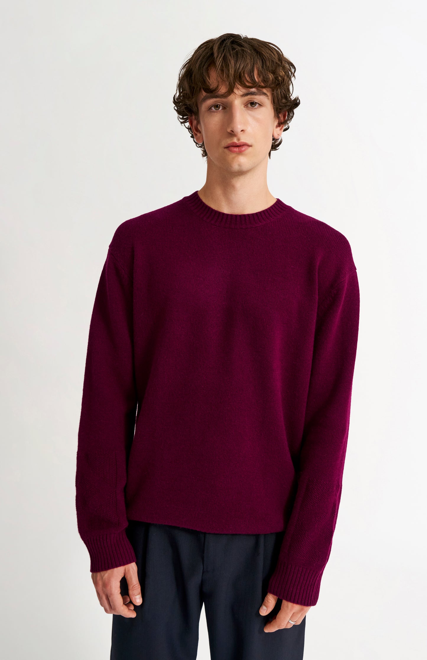 Pringle of Scotland Men's Round Neck Cashmere Jumper In Burgundy on model