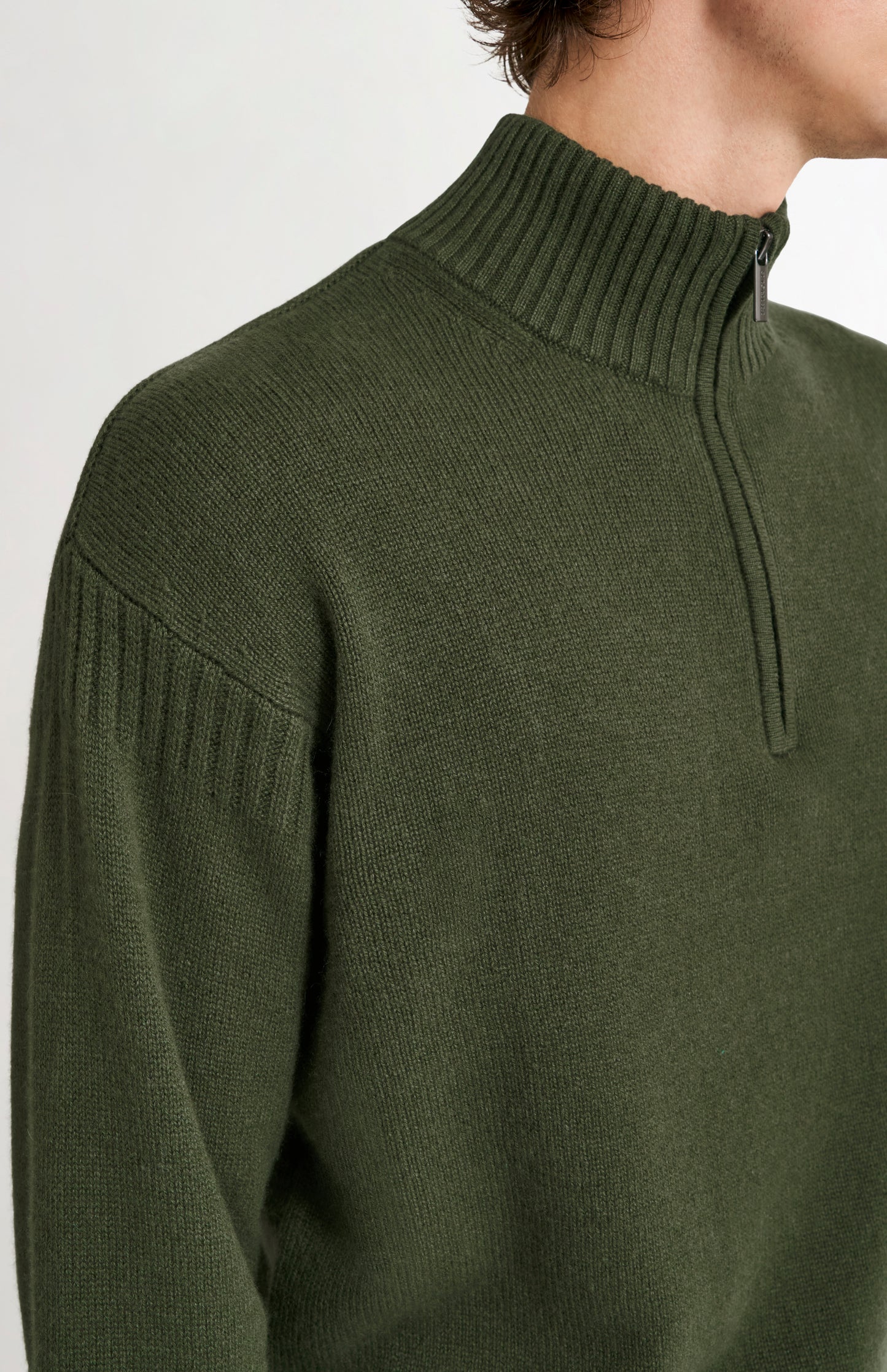 Pringle of Scotland Men's Zip Neck Cashmere Jumper In Evergreen zip detail