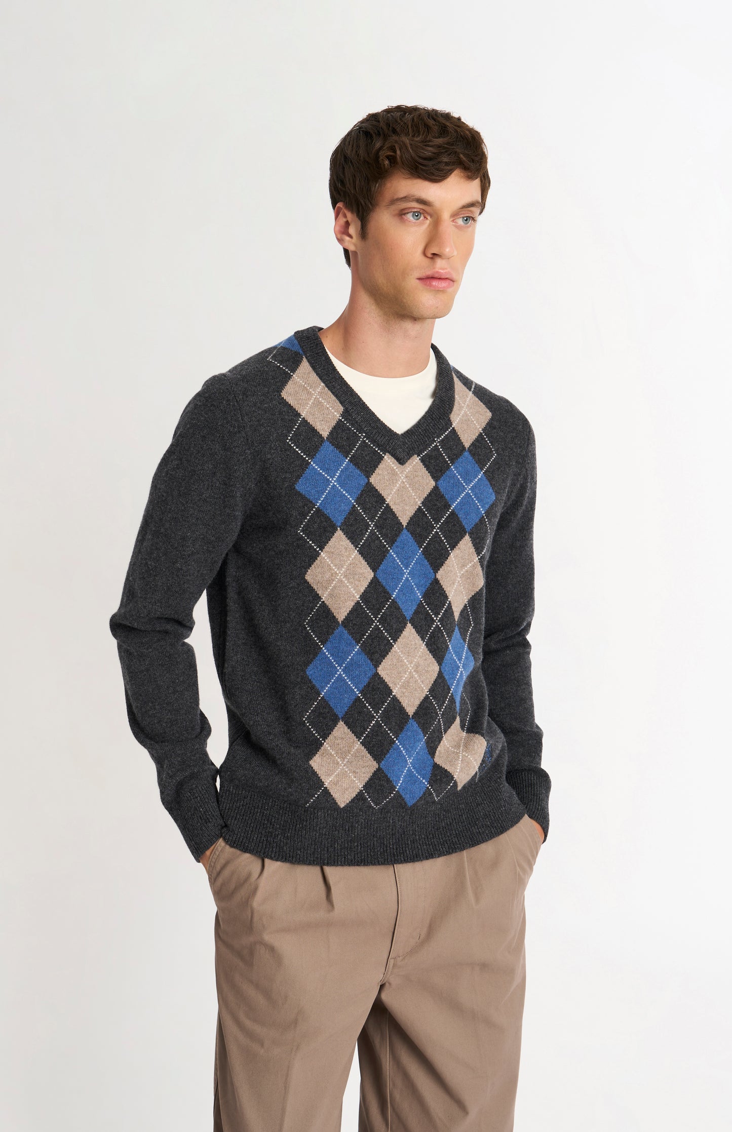 Men's Kessock  V-neck Supersoft Lambswool Argyle Jumper In Charcoal / Blue / Mushroom