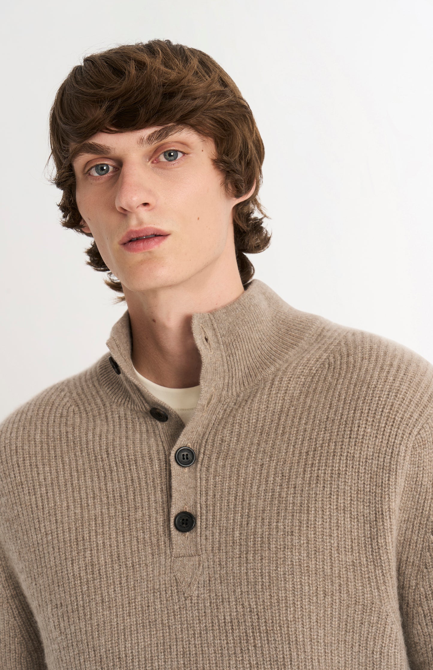 Pringle Men’s Cashmere Button Neck Jumper In Mushroom Melange neck detail