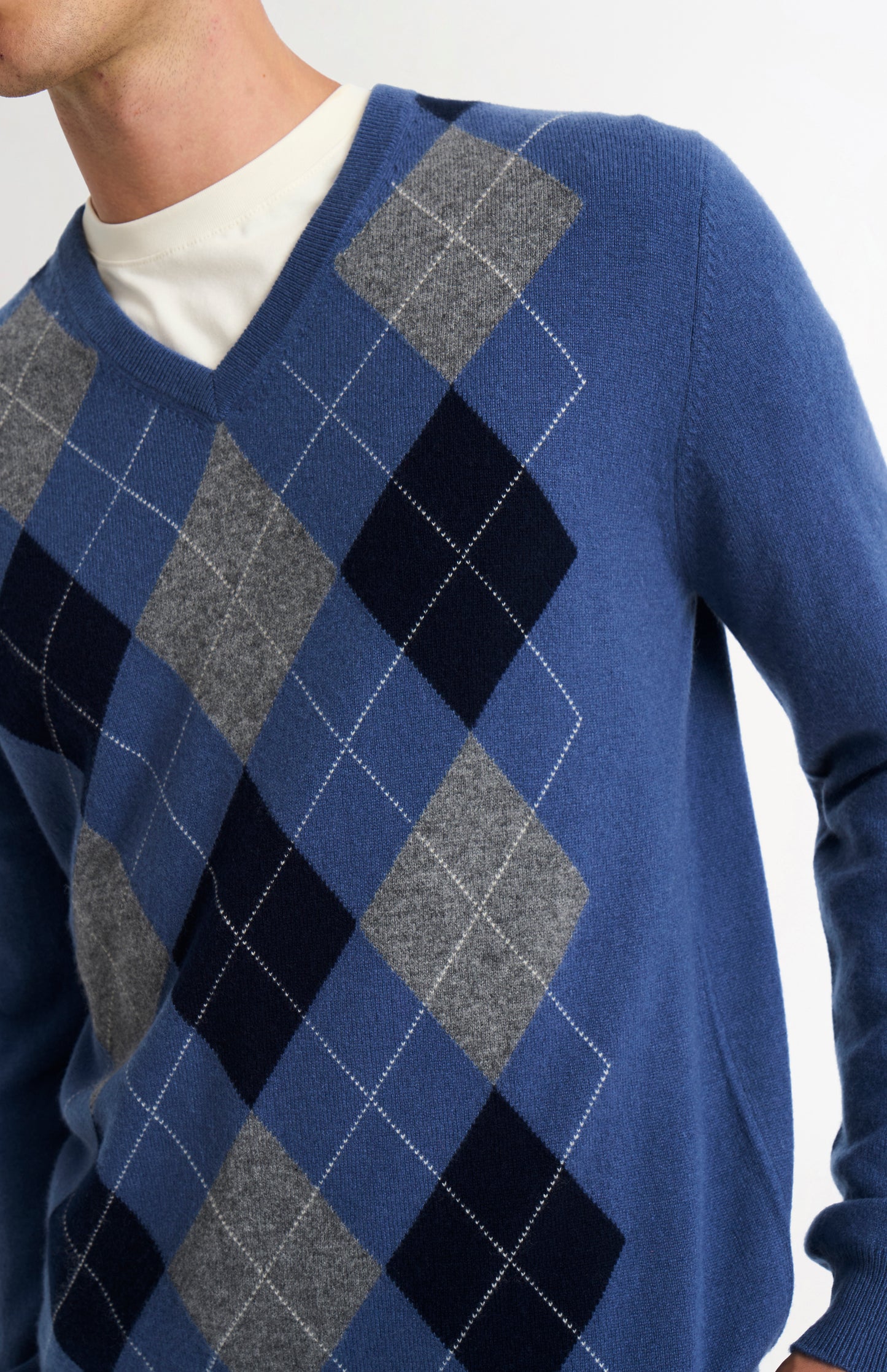 Men's Classic V-neck Cashmere Argyle Jumper In Blue / Navy / Grey