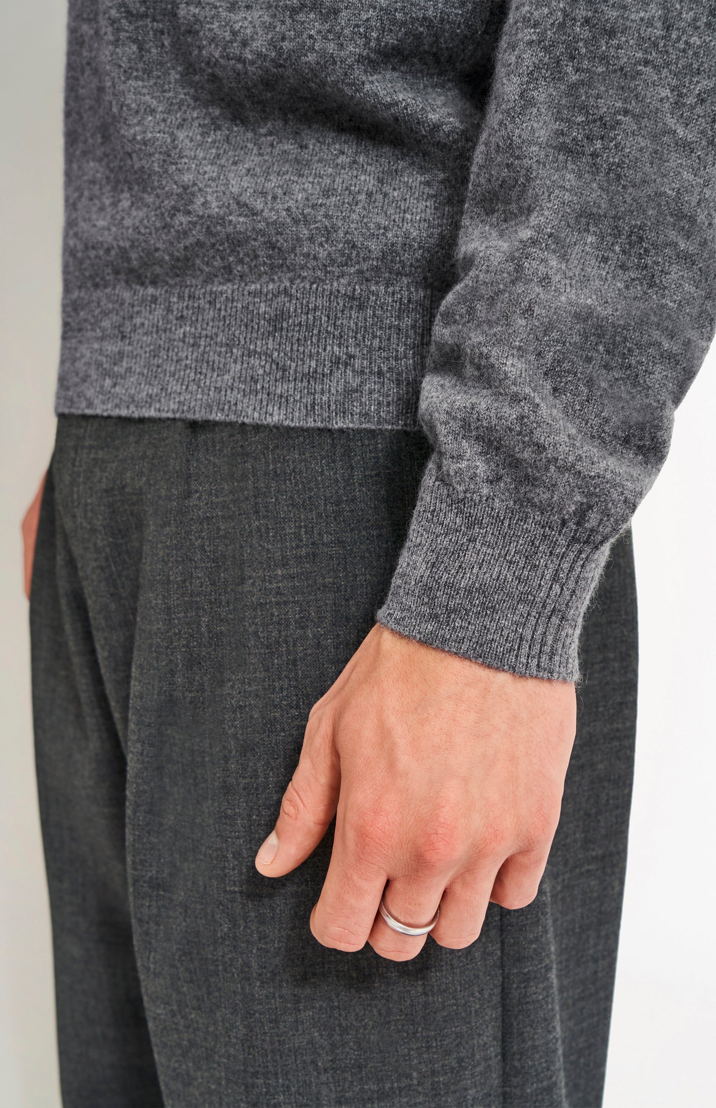 Men's Classic Round Neck Cashmere Jumper In Grey Melange