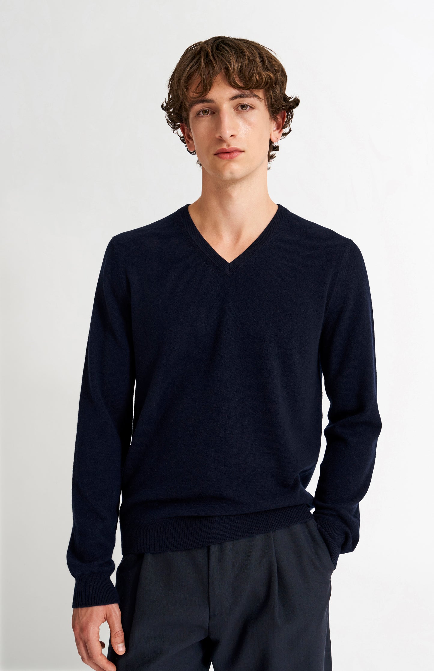 Pringle Men's Classic V Neck Cashmere Jumper In Navy Melange on model