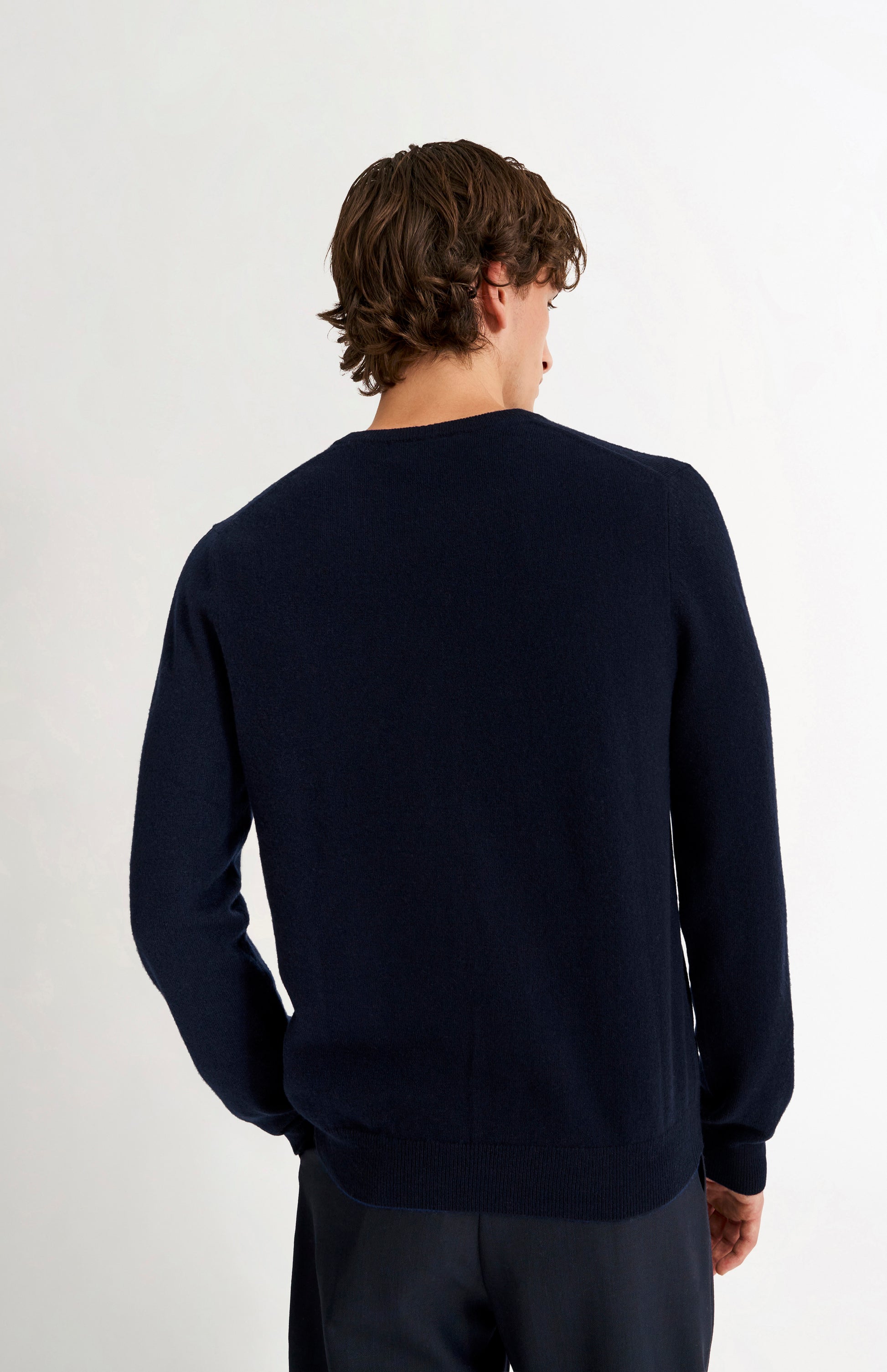 Pringle Men's Classic V Neck Cashmere Jumper In Navy Melange rear view