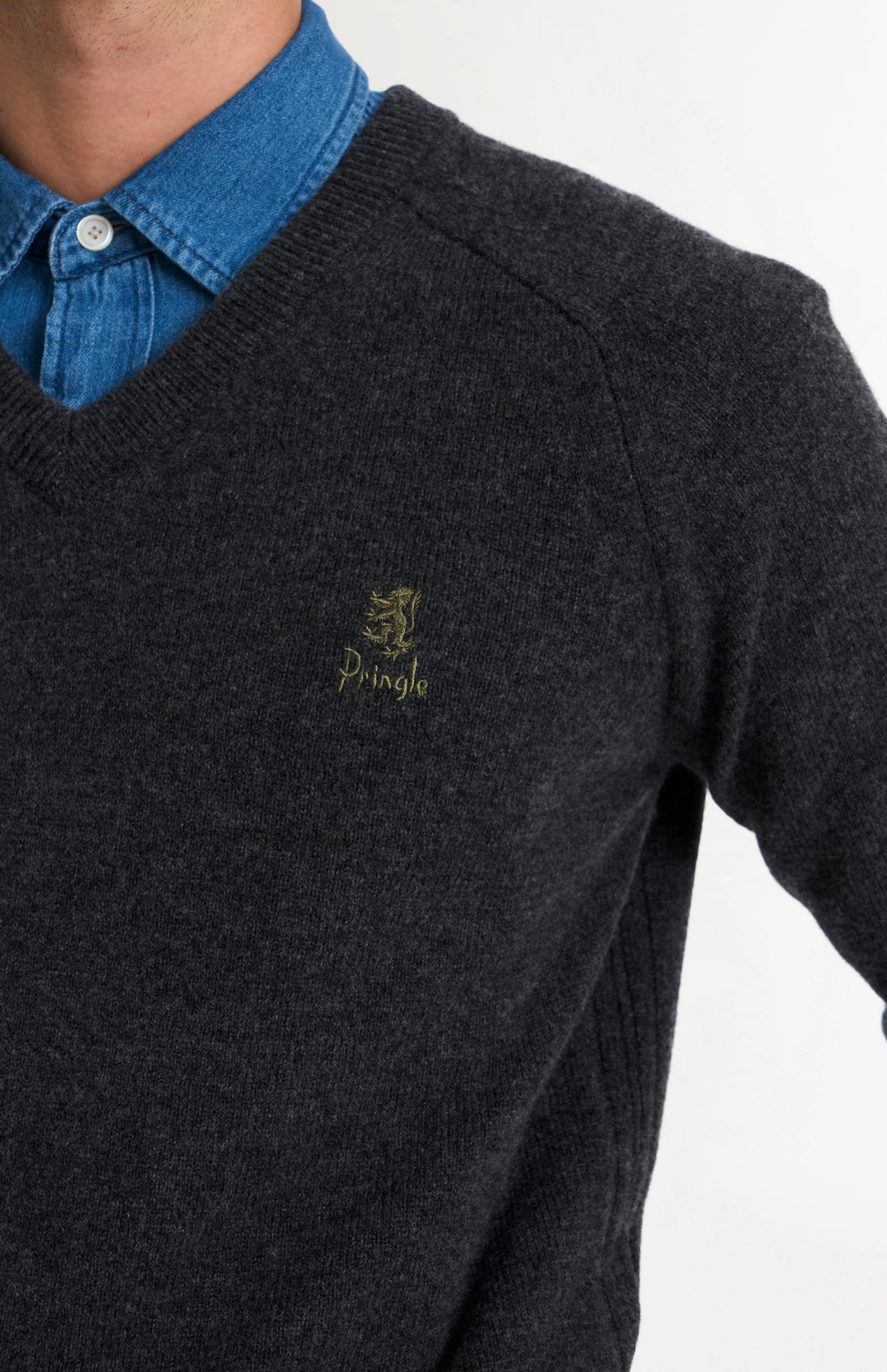 Pringle of Scotland Men’s Lambswool V Neck Jumper In Charcoal