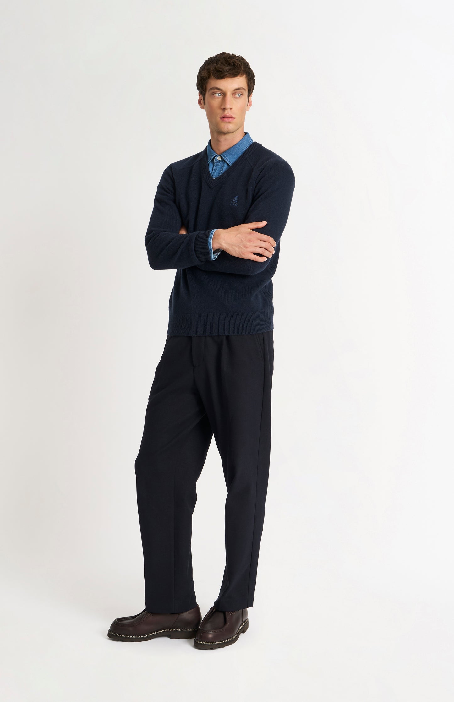 Men's Classic V-neck Supersoft Lambswool Jumper  In Navy Blue