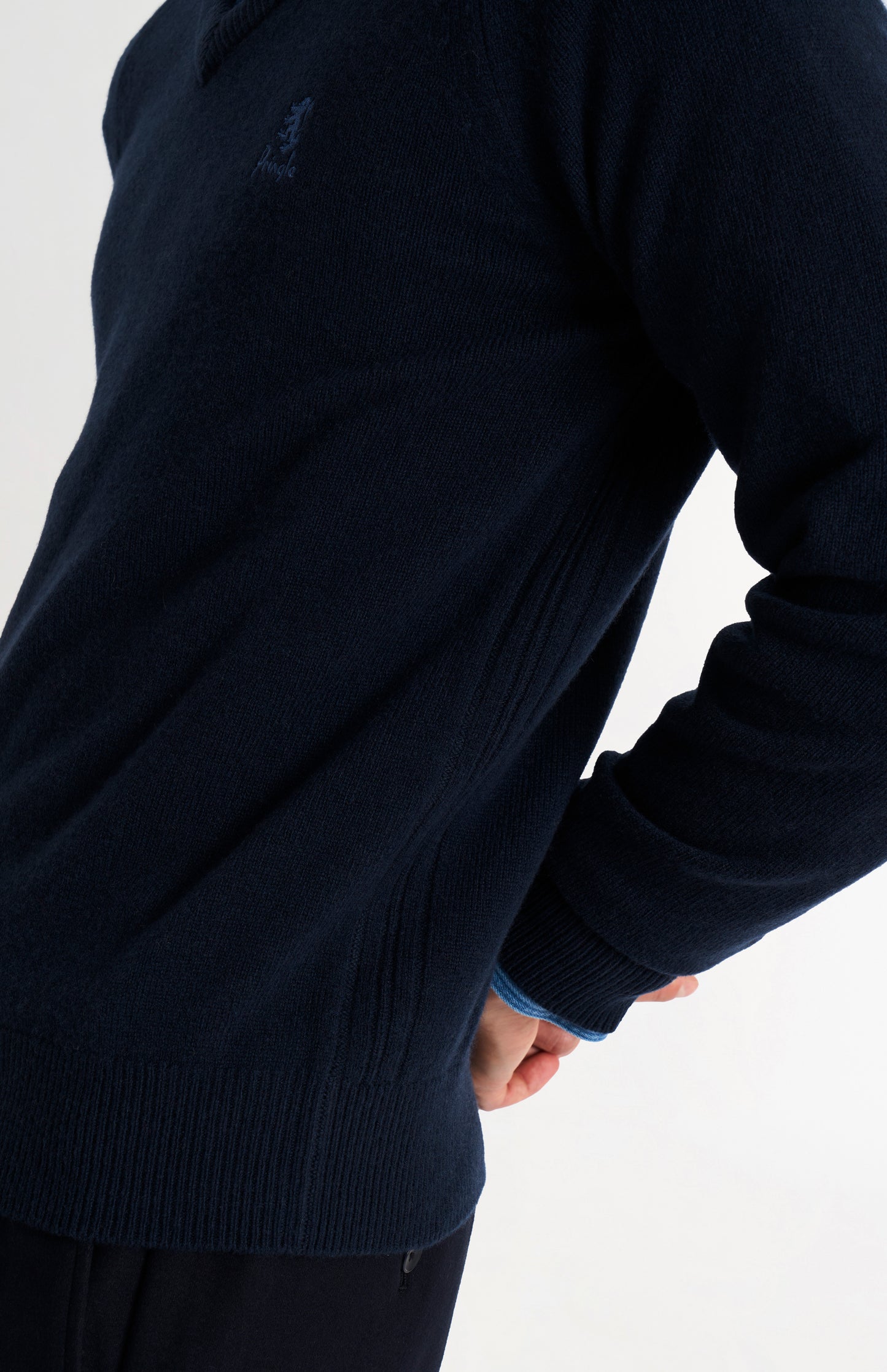 Men's Classic V-neck Supersoft Lambswool Jumper  In Navy Blue