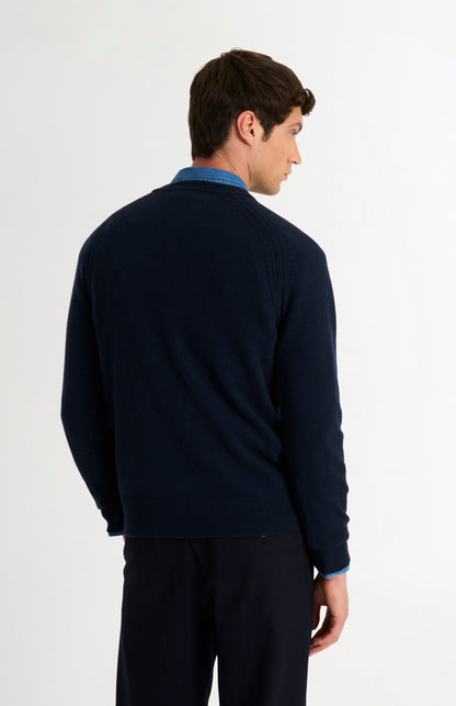 Men's Classic V-neck Supersoft Lambswool Jumper  In Navy Blue
