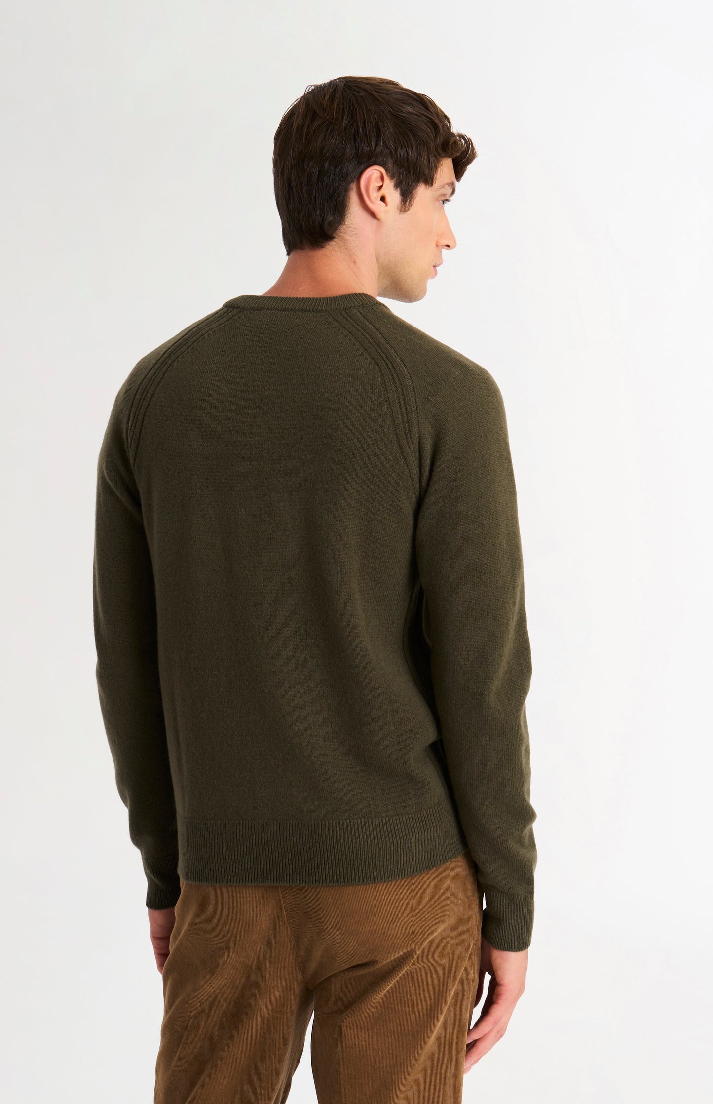 Men's Classic V-neck Supersoft Lambswool Jumper  In Dark Olive