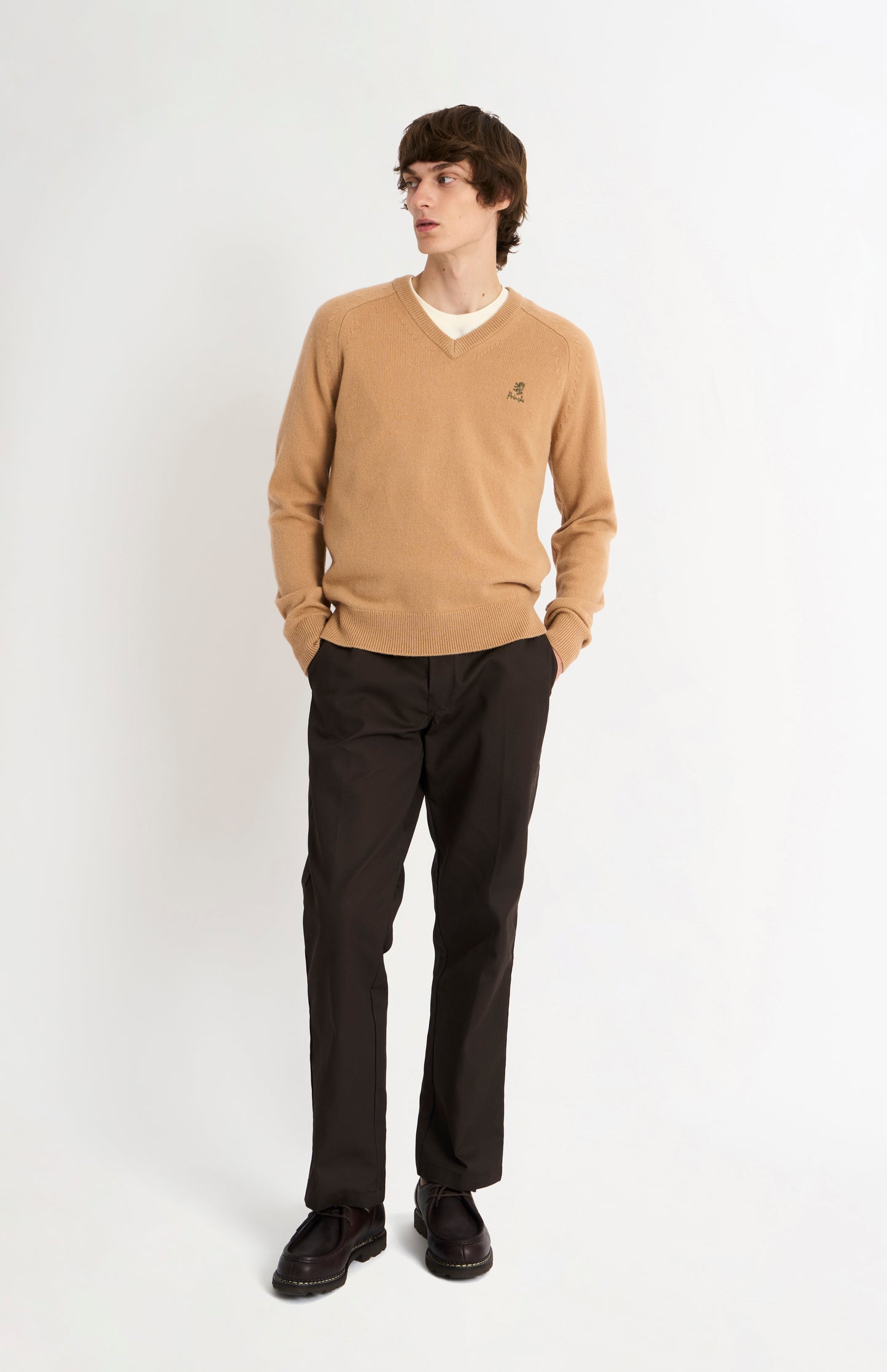Men's Classic V-neck Supersoft Lambswool Jumper In Camel