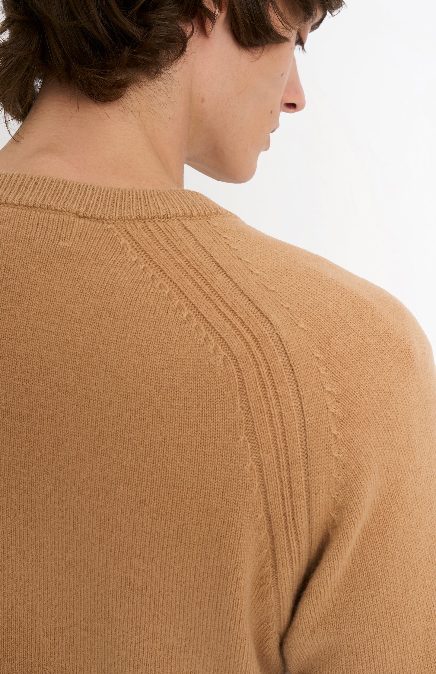 Men's Classic V-neck Supersoft Lambswool Jumper In Camel