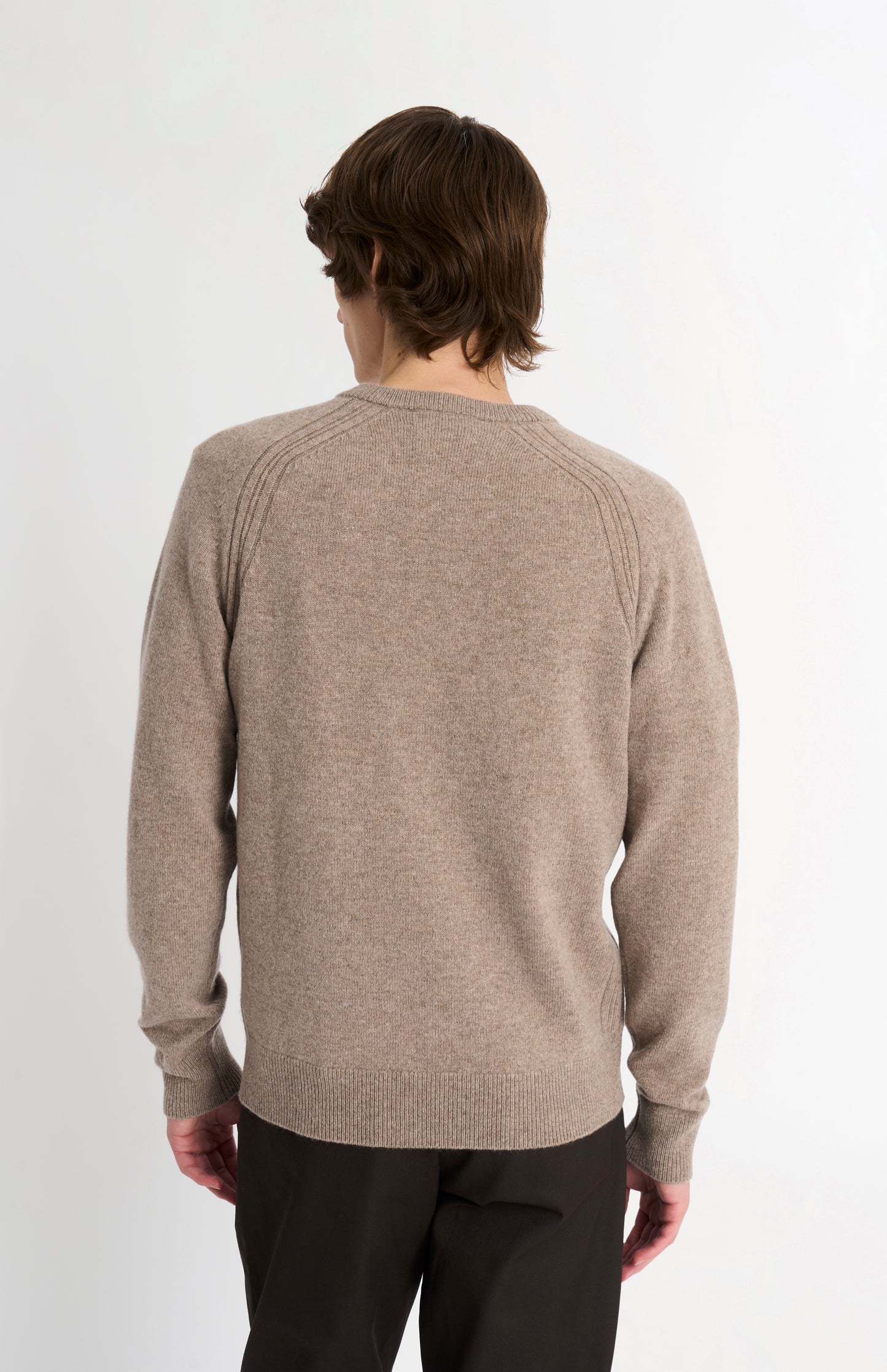 Men's Classic V-neck Supersoft Lambswool Jumper  In Mushroom