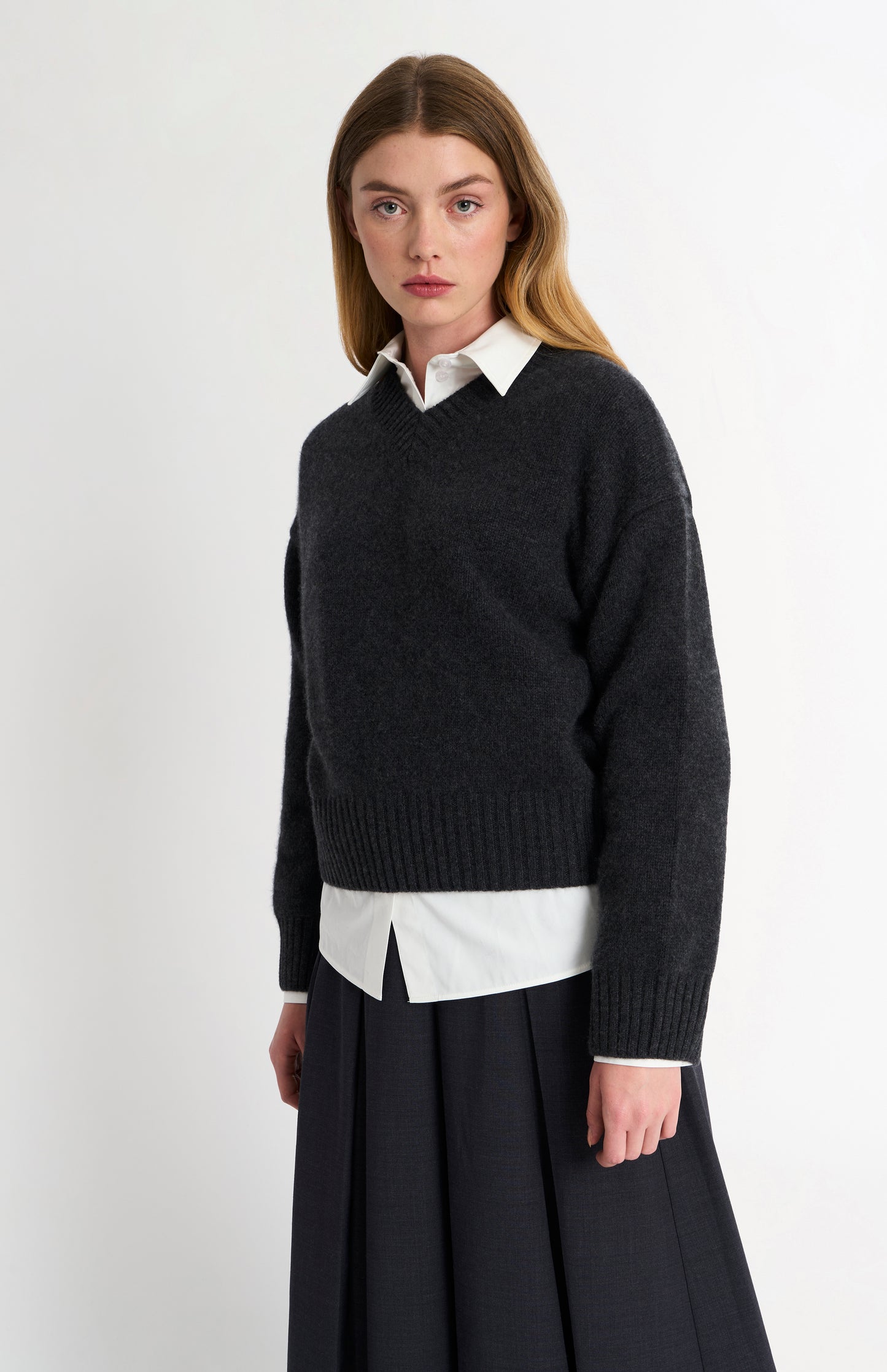 Women's V-neck Chunky Cashmere Jumper In Charcoal Melange