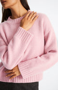 Pringle Women's Cropped Round Neck Cosy Cashmere Jumper In Dusty Pink showing sleeve detail